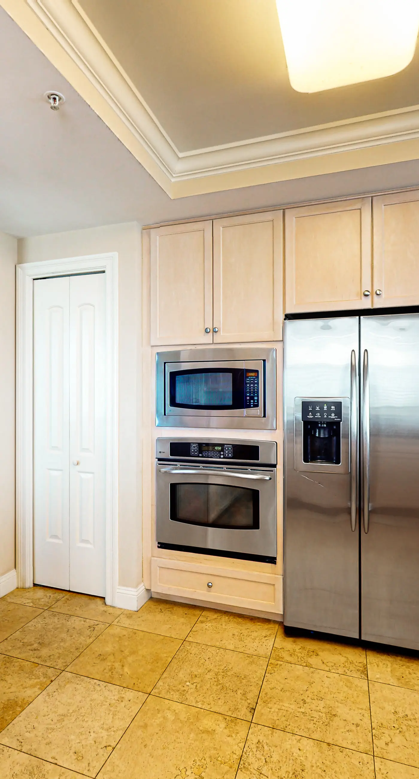 Gorgeous, cozy beachfront condo with pool, pool spa & beach access