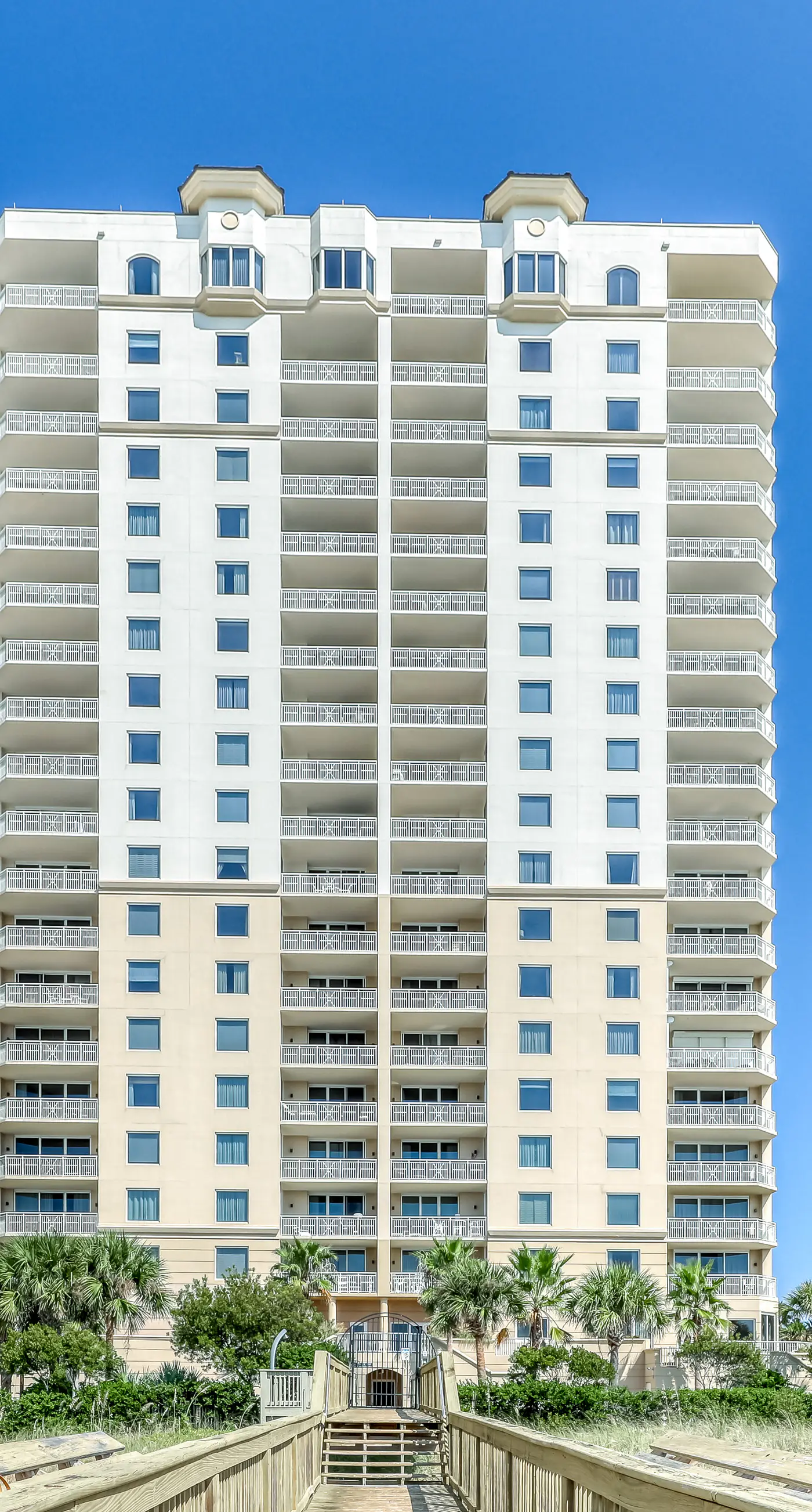 Gorgeous, cozy beachfront condo with pool, pool spa & beach access