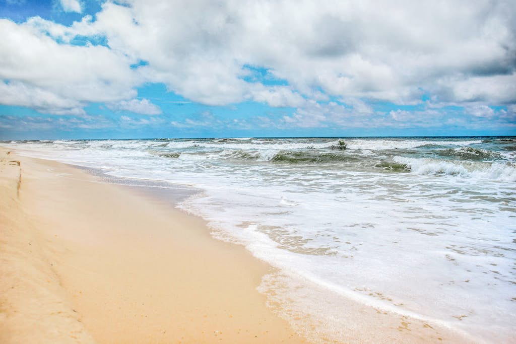 Ideally located coastal condo with Gulf views, private balcony & beach access