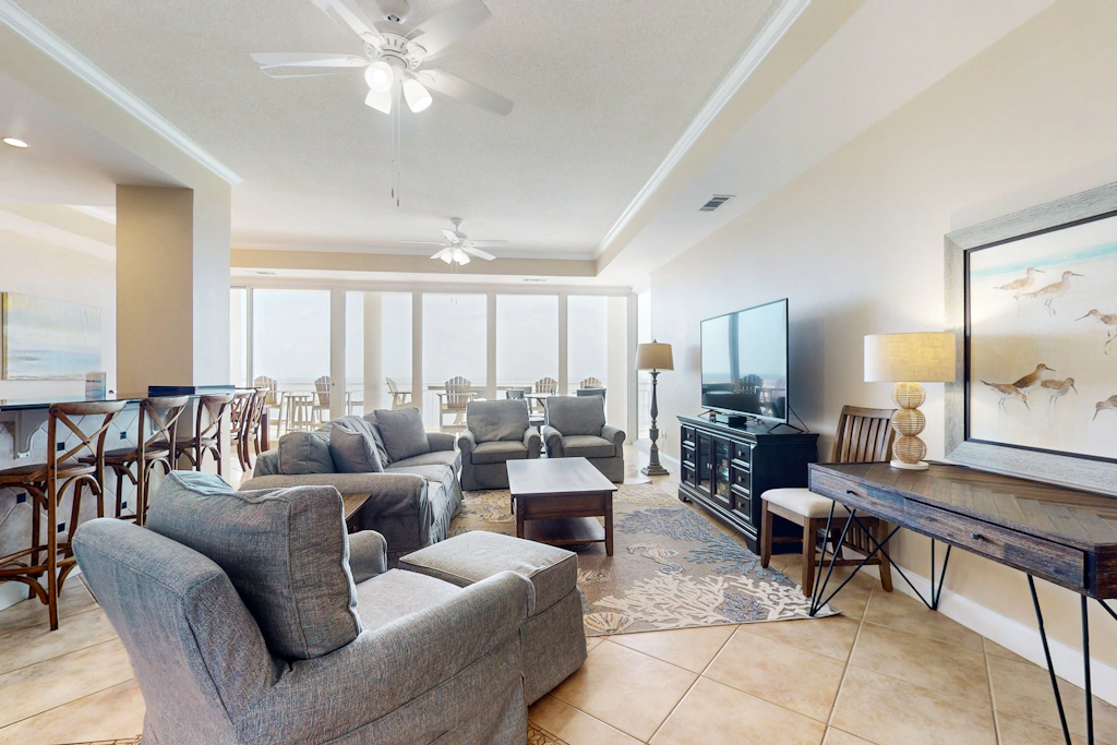 Beautiful, Gulf-front townhome with three water-view decks - near entertainment