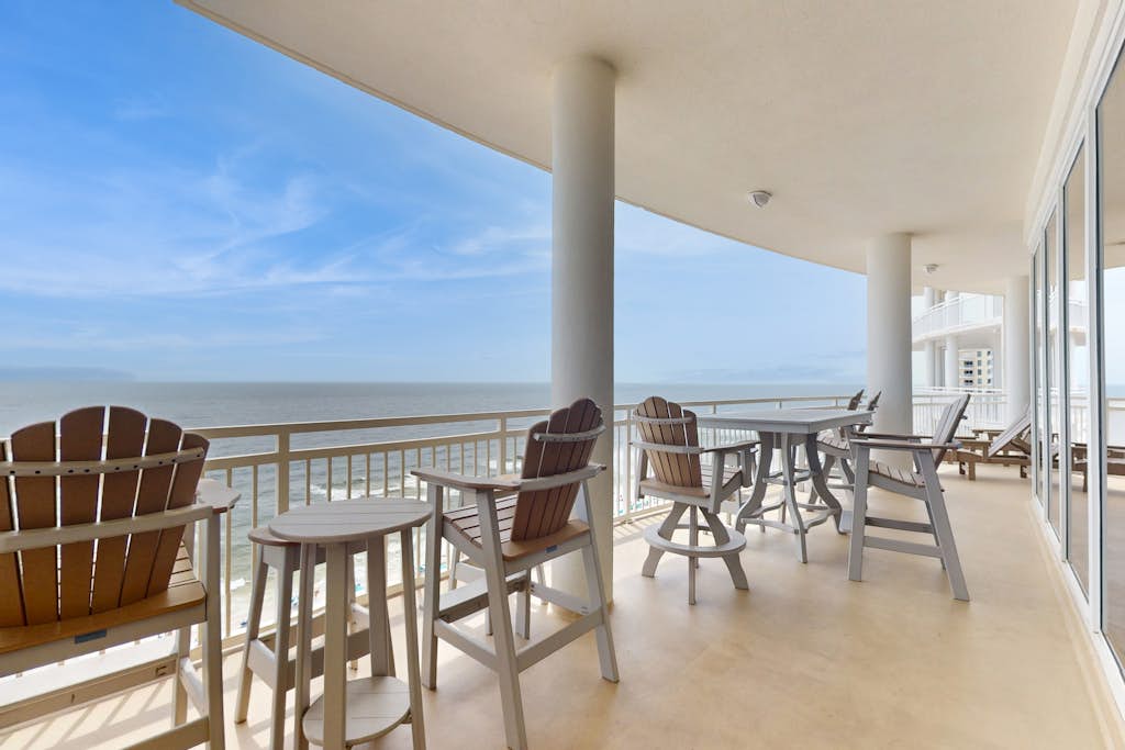 Beautiful, Gulf-front townhome with three water-view decks - near entertainment