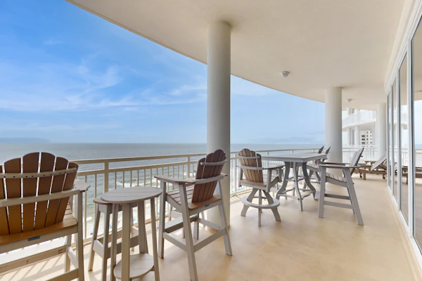 Beautiful, Gulf-front townhome with three water-view decks - near entertainment