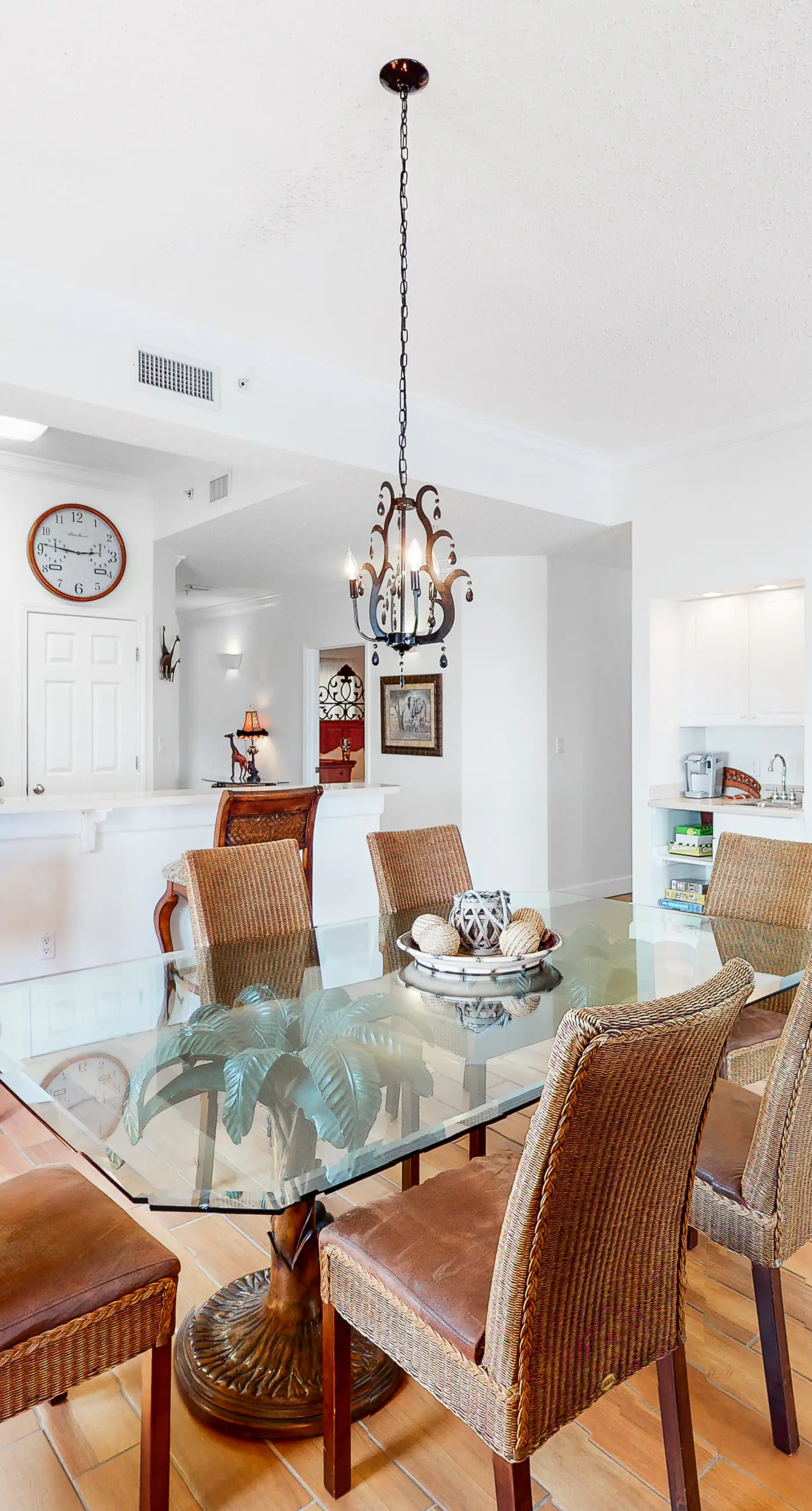 Inviting Gulf-front condo In Perdido Key with waterfront pool/hot tub and oceanfront balcony