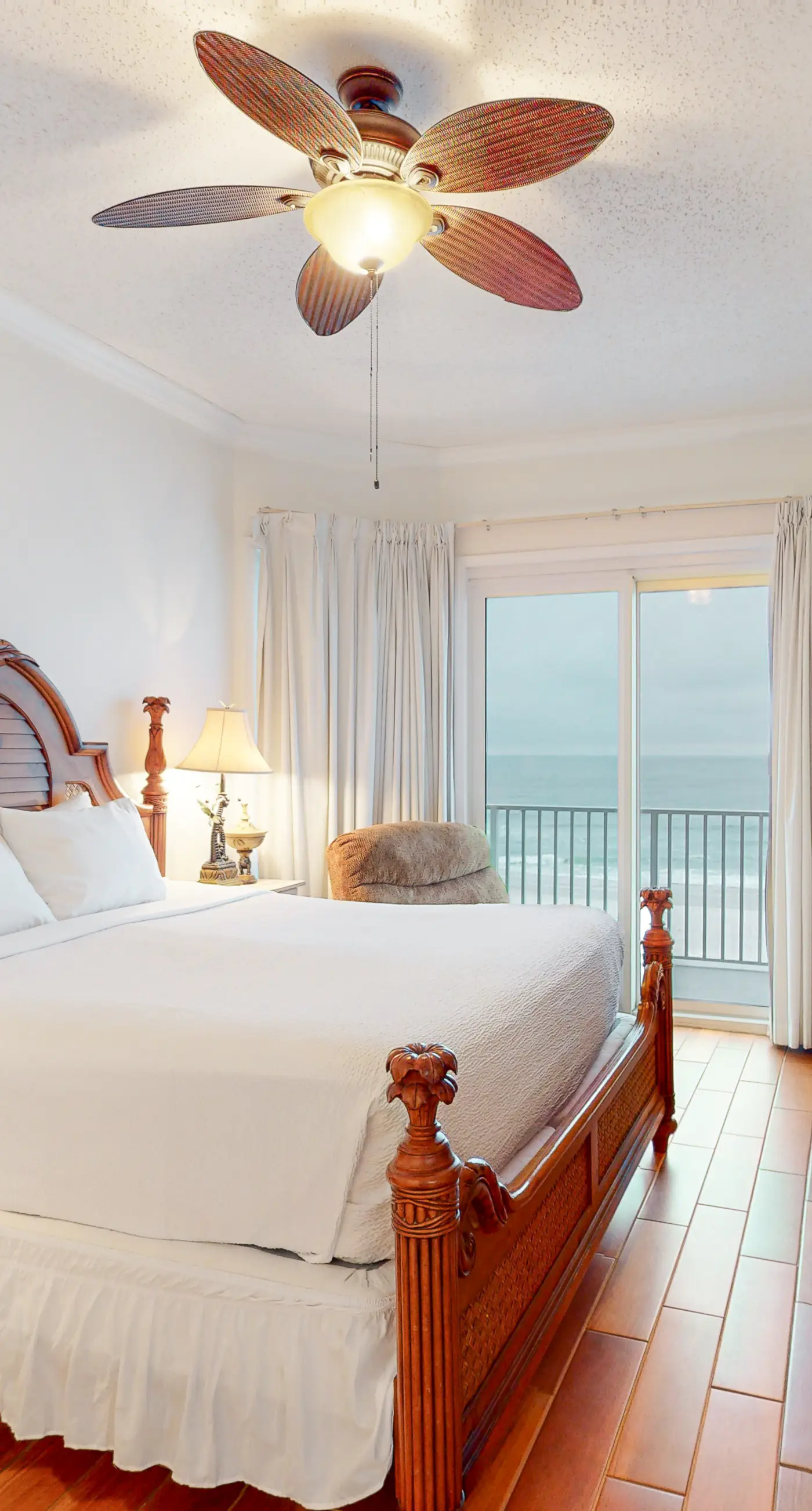 Inviting Gulf-front condo In Perdido Key with waterfront pool/hot tub and oceanfront balcony