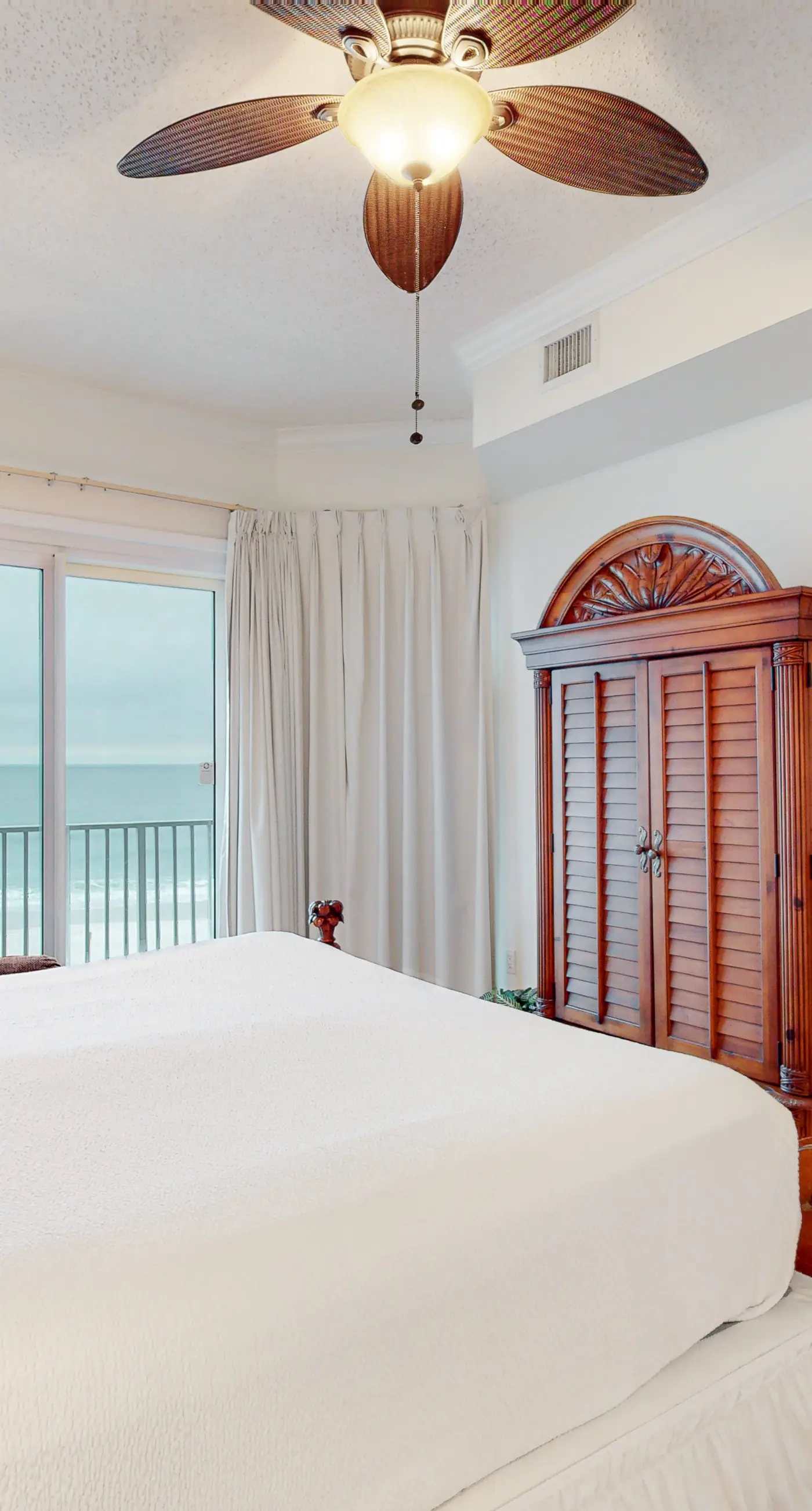Inviting Gulf-front condo In Perdido Key with waterfront pool/hot tub and oceanfront balcony