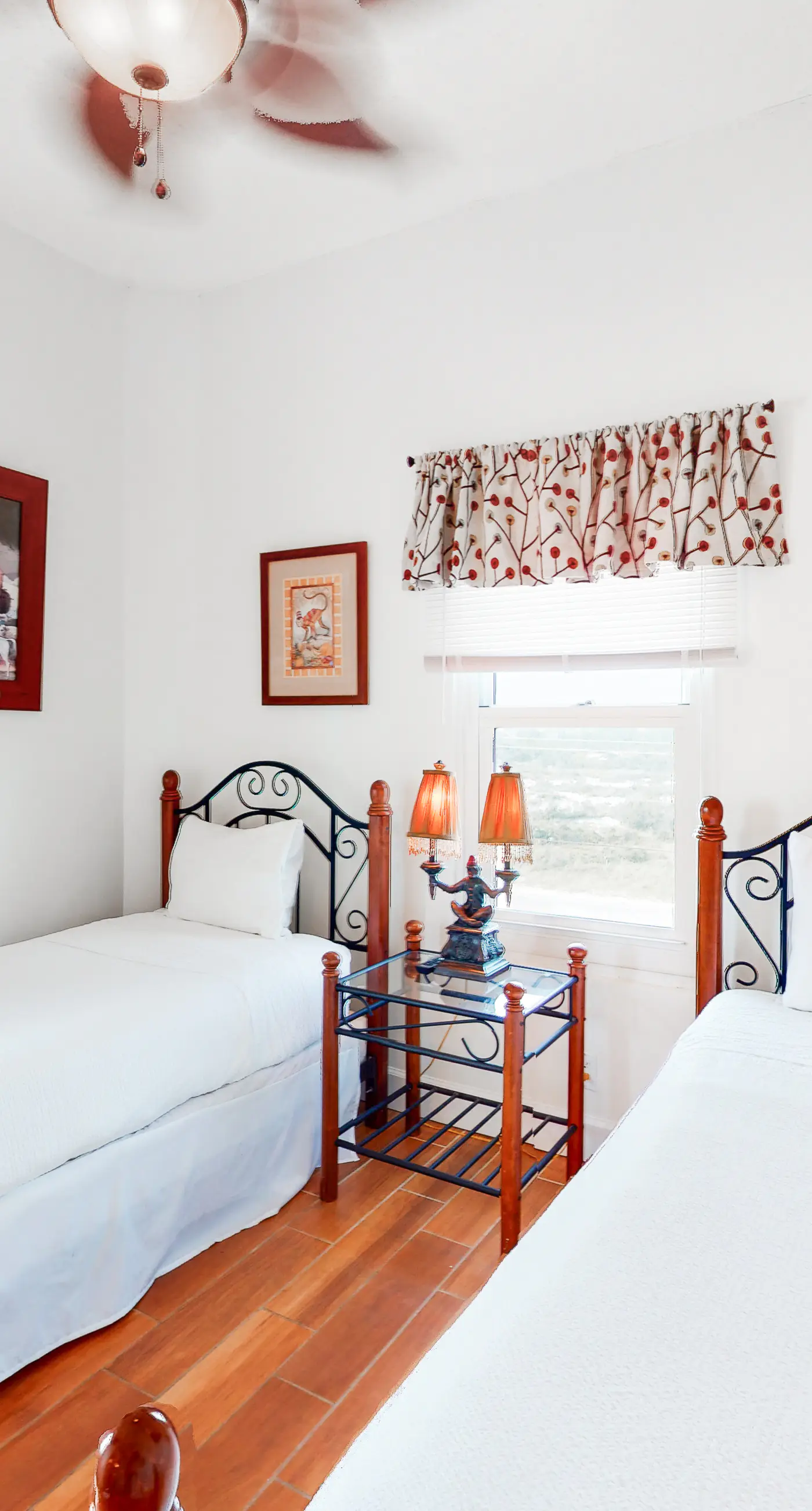 Inviting Gulf-front condo In Perdido Key with waterfront pool/hot tub and oceanfront balcony