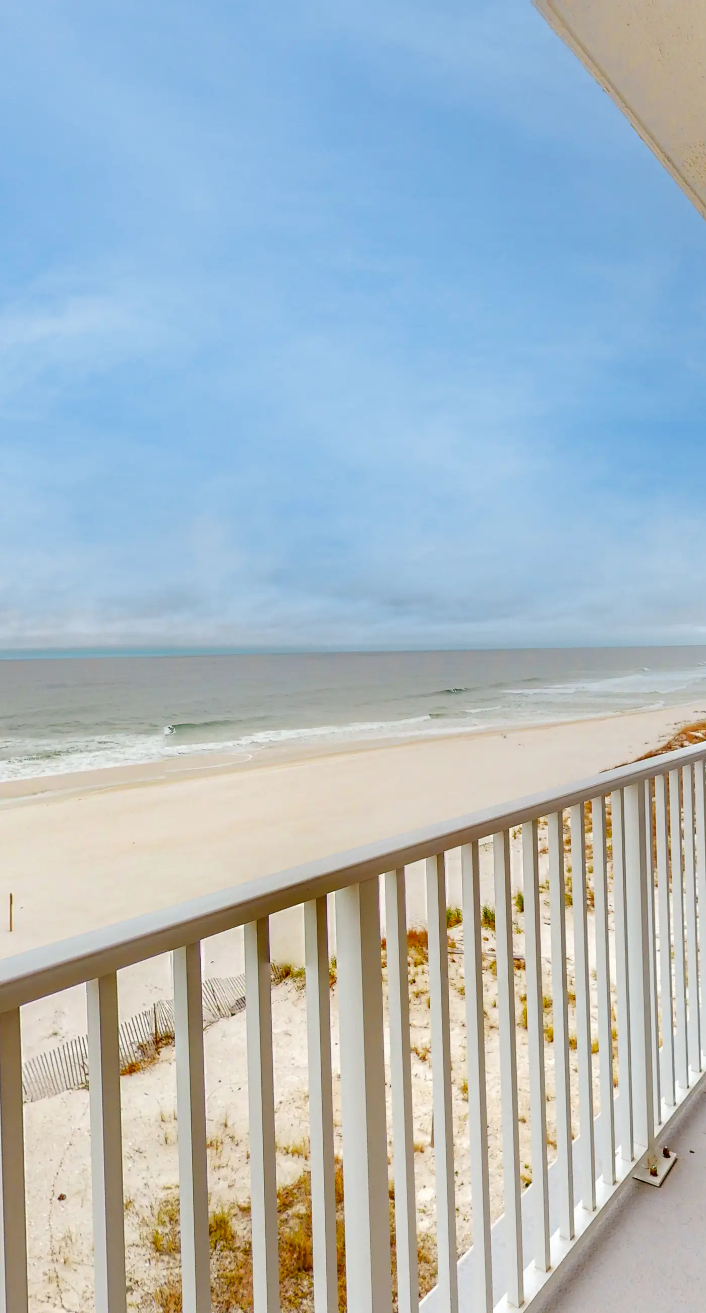 Inviting Gulf-front condo In Perdido Key with waterfront pool/hot tub and oceanfront balcony
