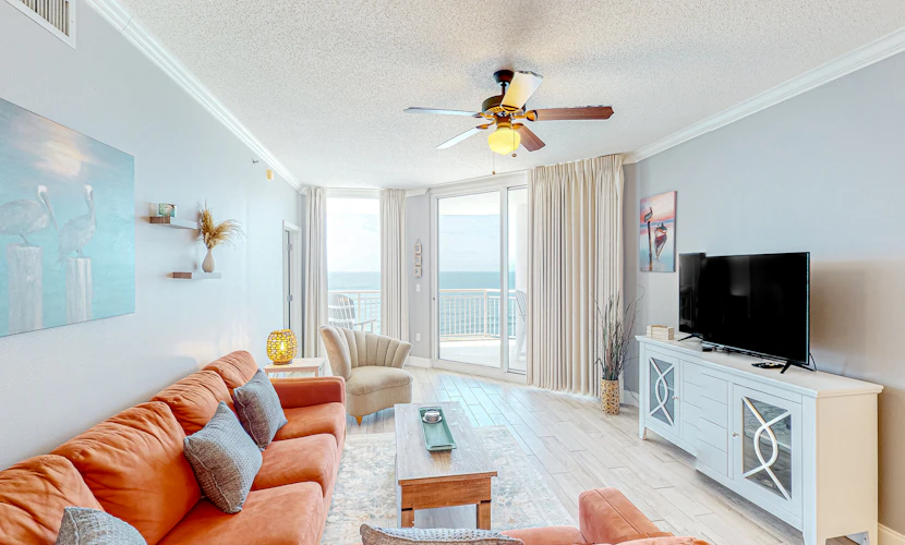 Oceanfront condo with pools, hot tub, tennis & gym - easy beach access