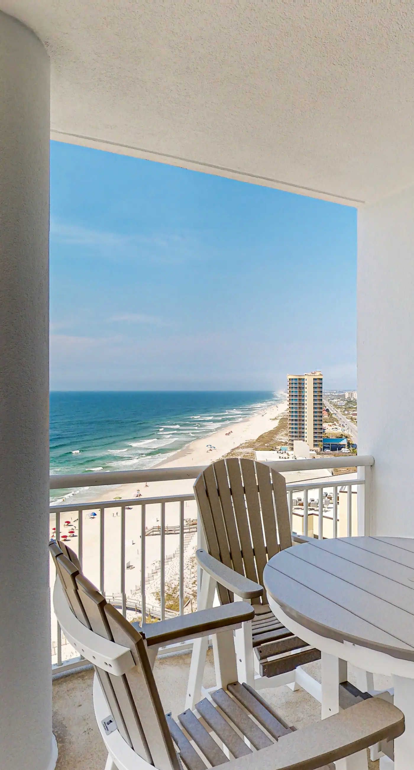 Oceanfront condo with pools, hot tub, tennis & gym - easy beach access