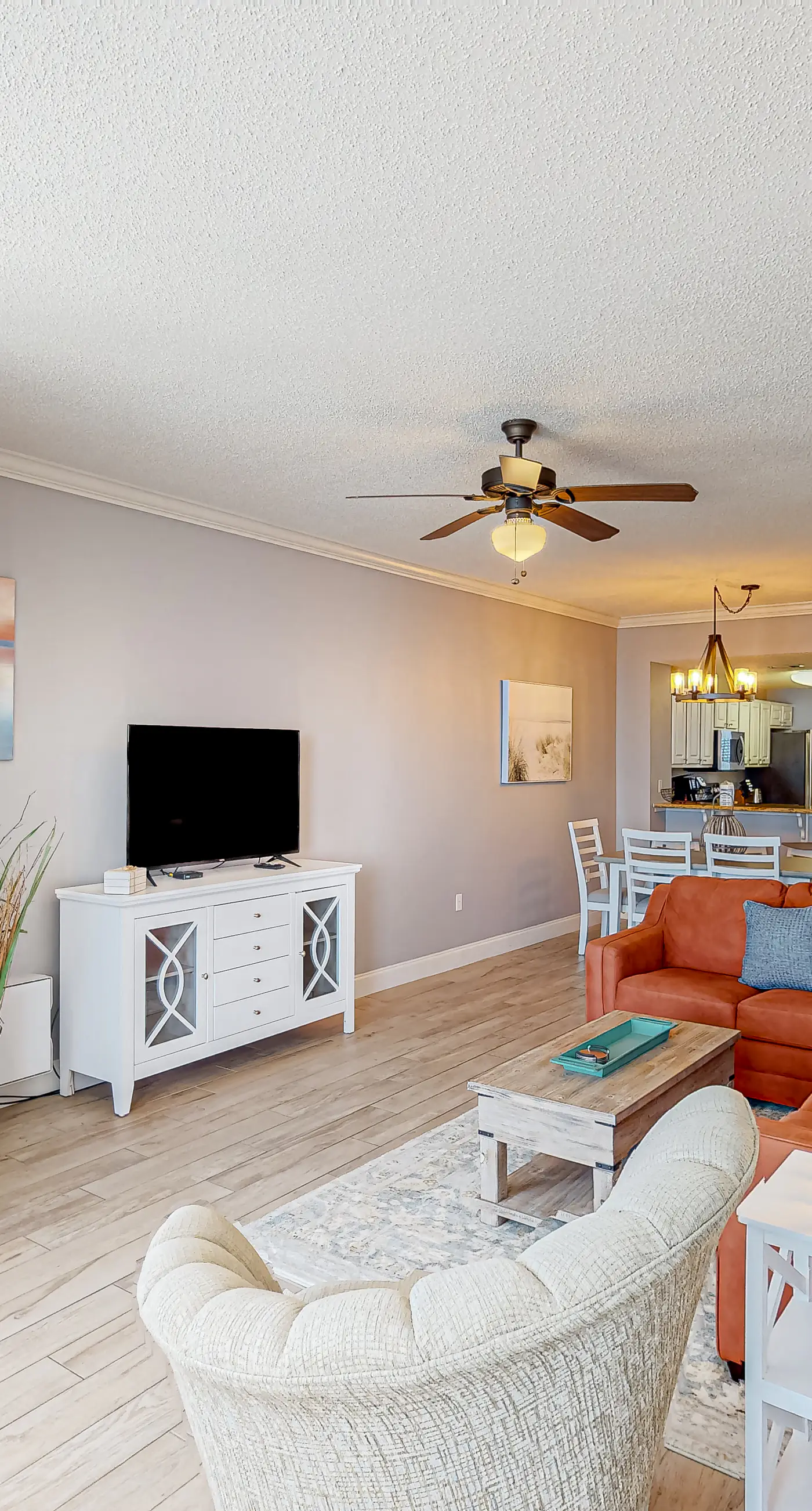 Oceanfront condo with pools, hot tub, tennis & gym - easy beach access