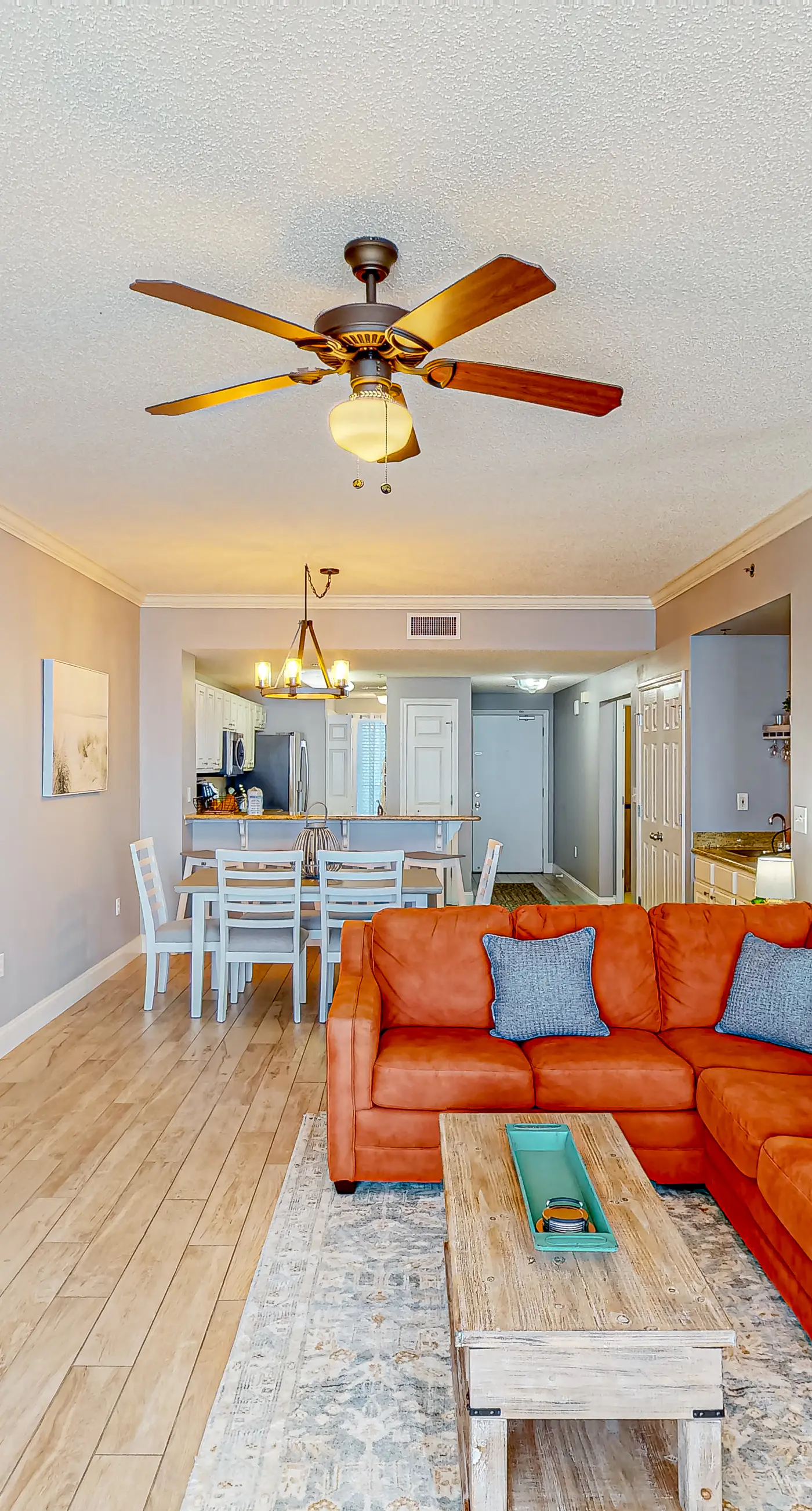 Oceanfront condo with pools, hot tub, tennis & gym - easy beach access