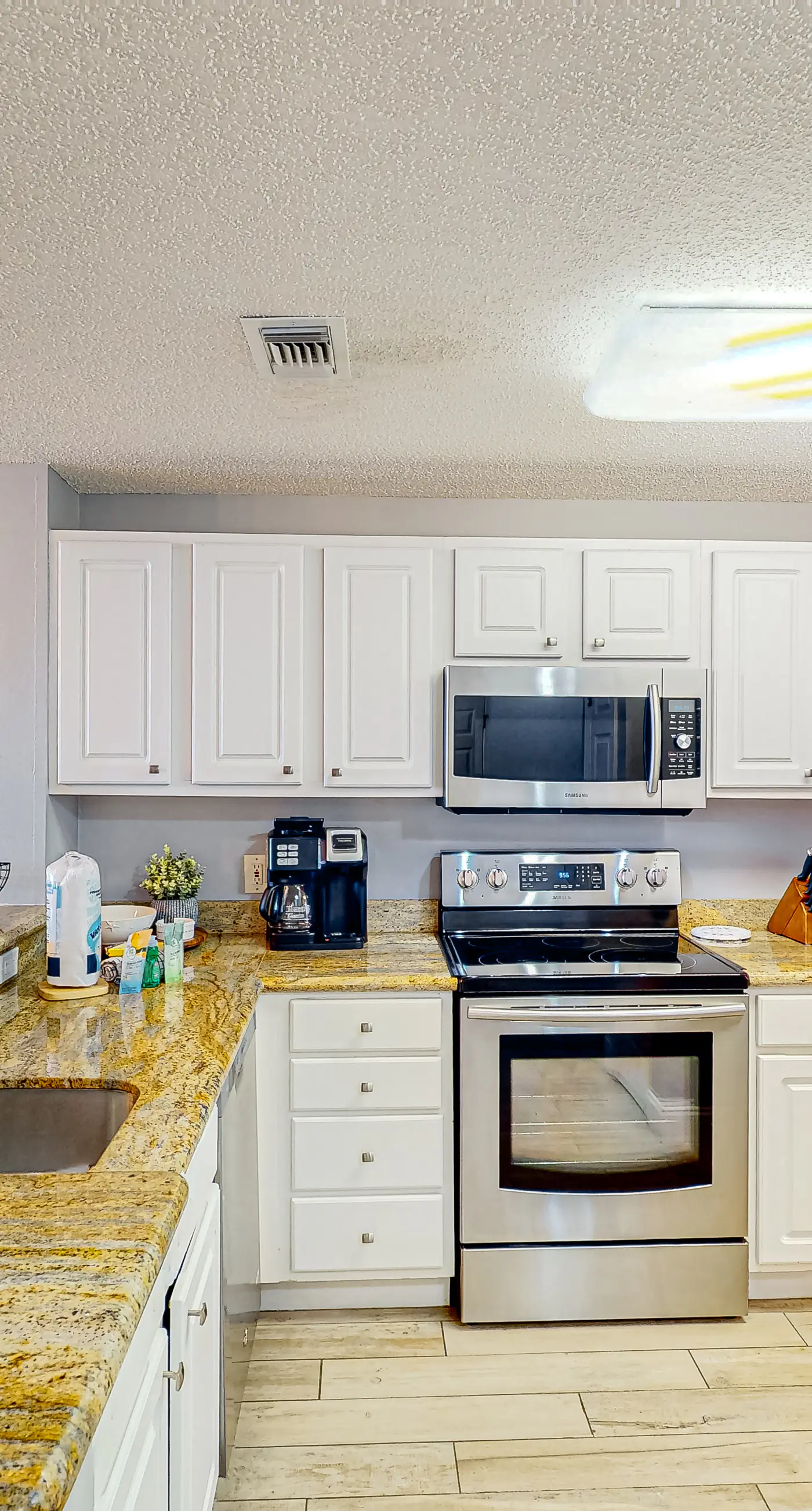 Oceanfront condo with pools, hot tub, tennis & gym - easy beach access