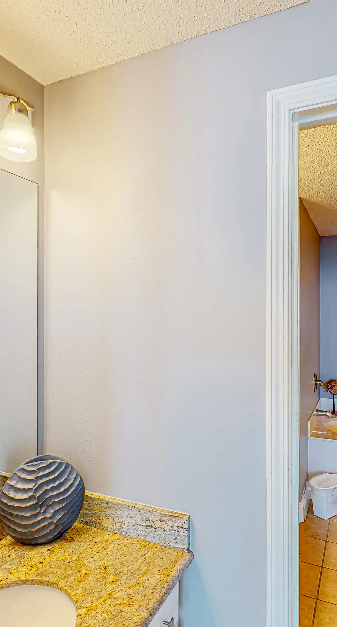 Oceanfront condo with pools, hot tub, tennis & gym - easy beach access