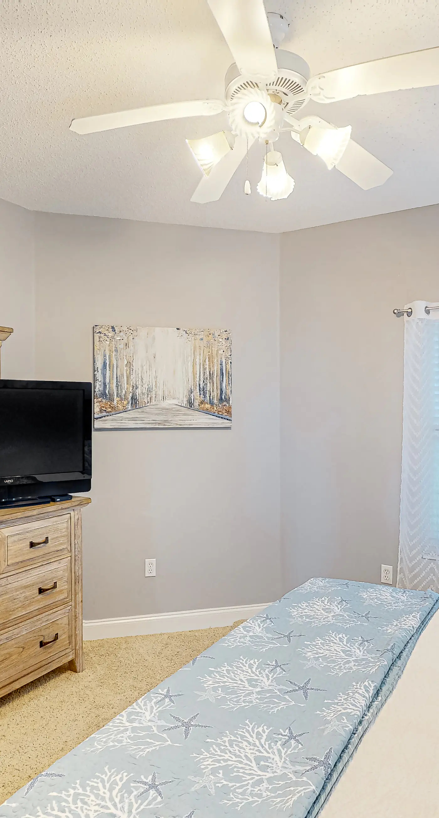 Oceanfront condo with pools, hot tub, tennis & gym - easy beach access