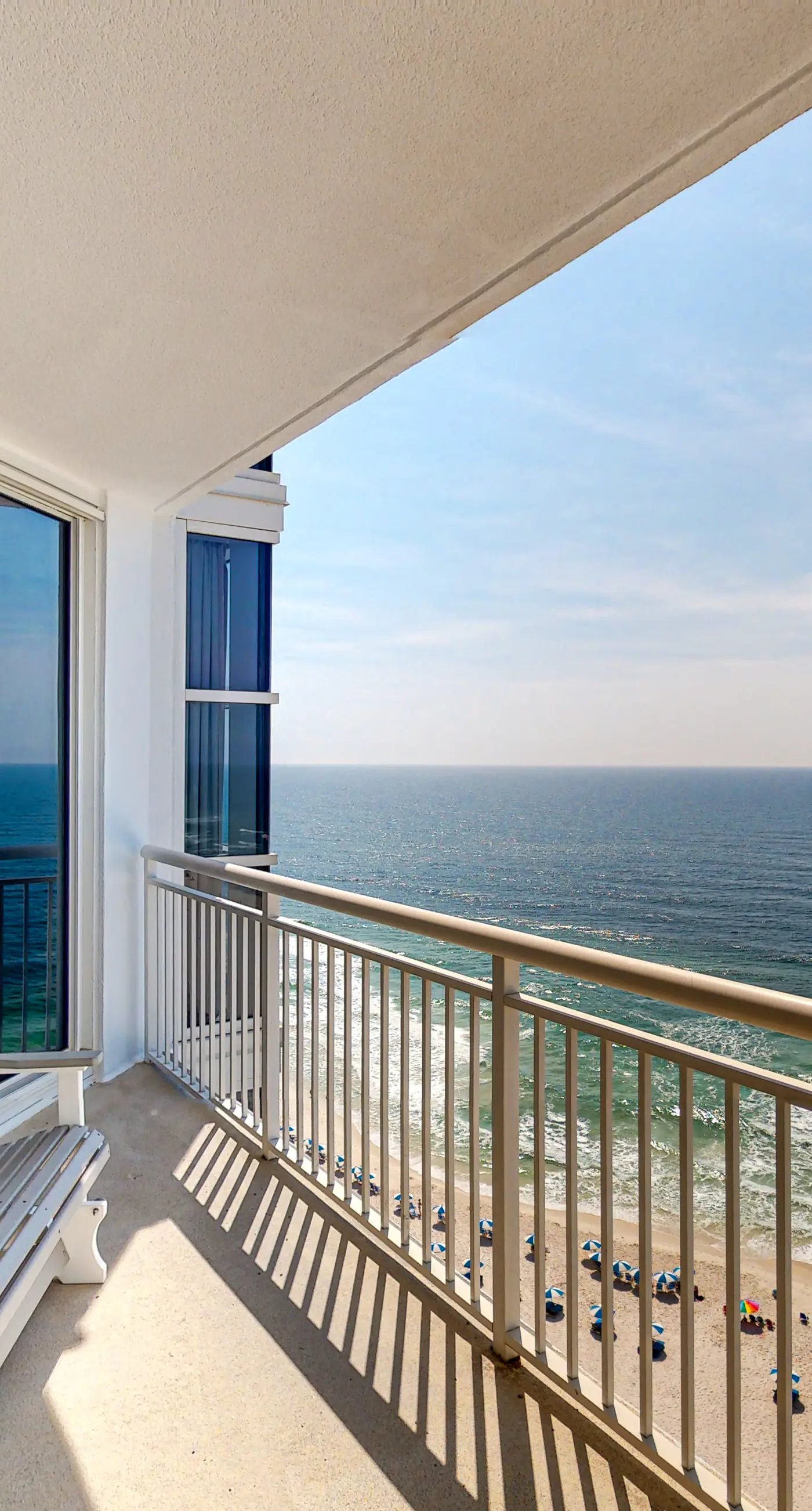 Oceanfront condo with pools, hot tub, tennis & gym - easy beach access