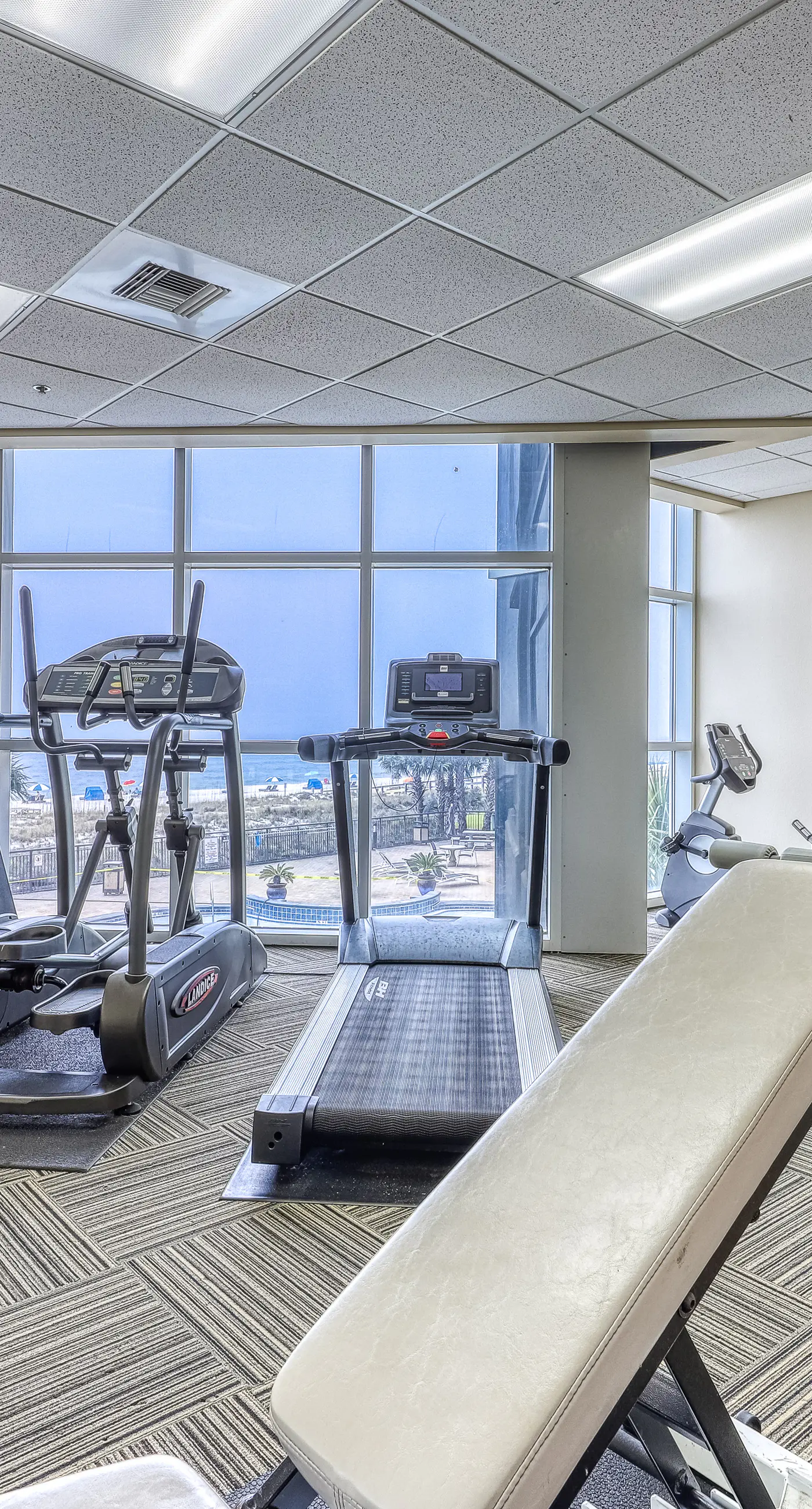 Oceanfront condo with pools, hot tub, tennis & gym - easy beach access