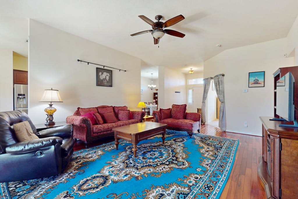 Gorgeous pet friendly coastal home with plenty of space and easy beach access