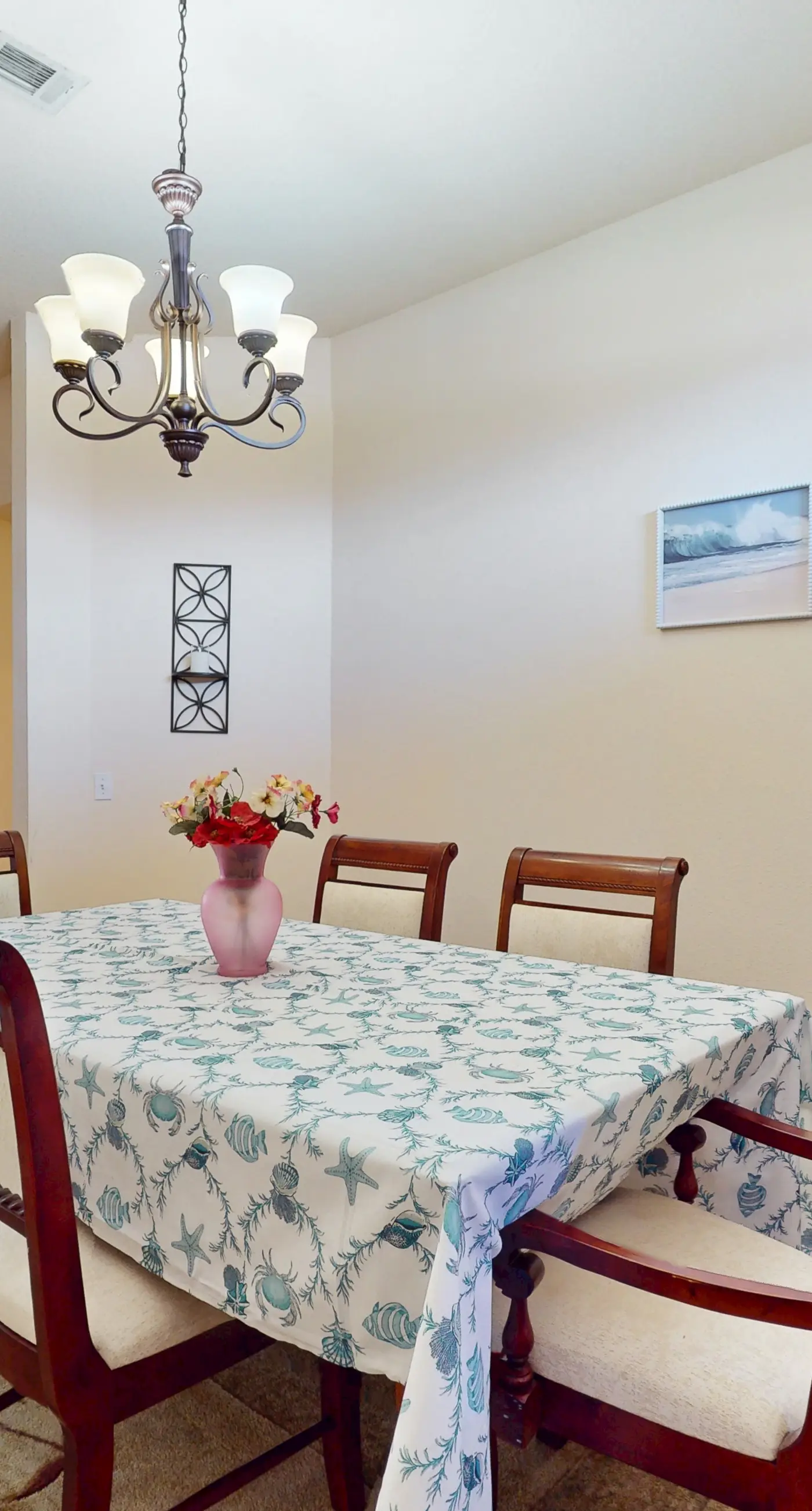 Gorgeous pet friendly coastal home with plenty of space and easy beach access