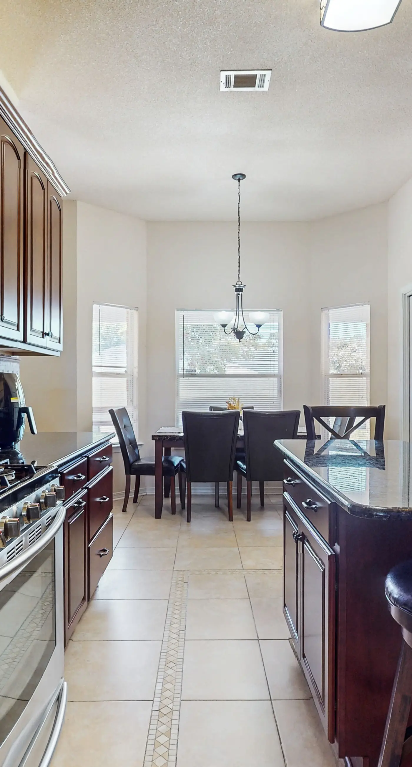 Gorgeous pet friendly coastal home with plenty of space and easy beach access