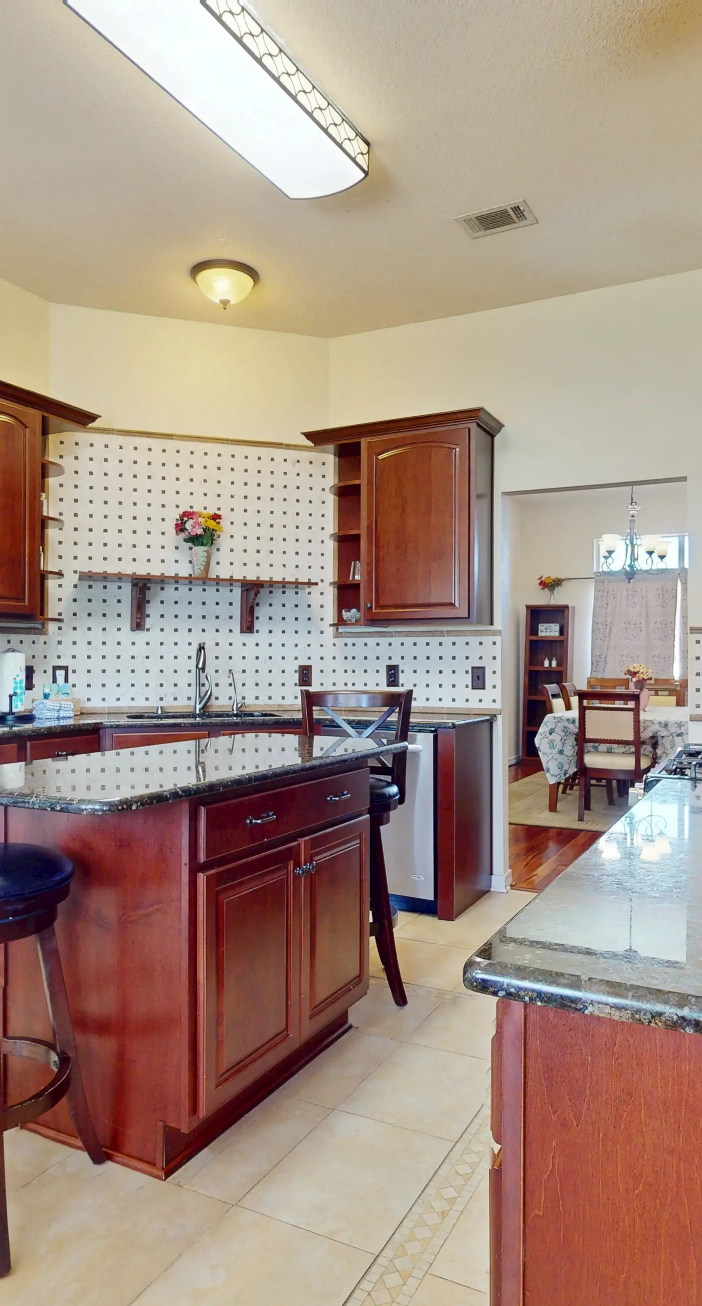 Gorgeous pet friendly coastal home with plenty of space and easy beach access