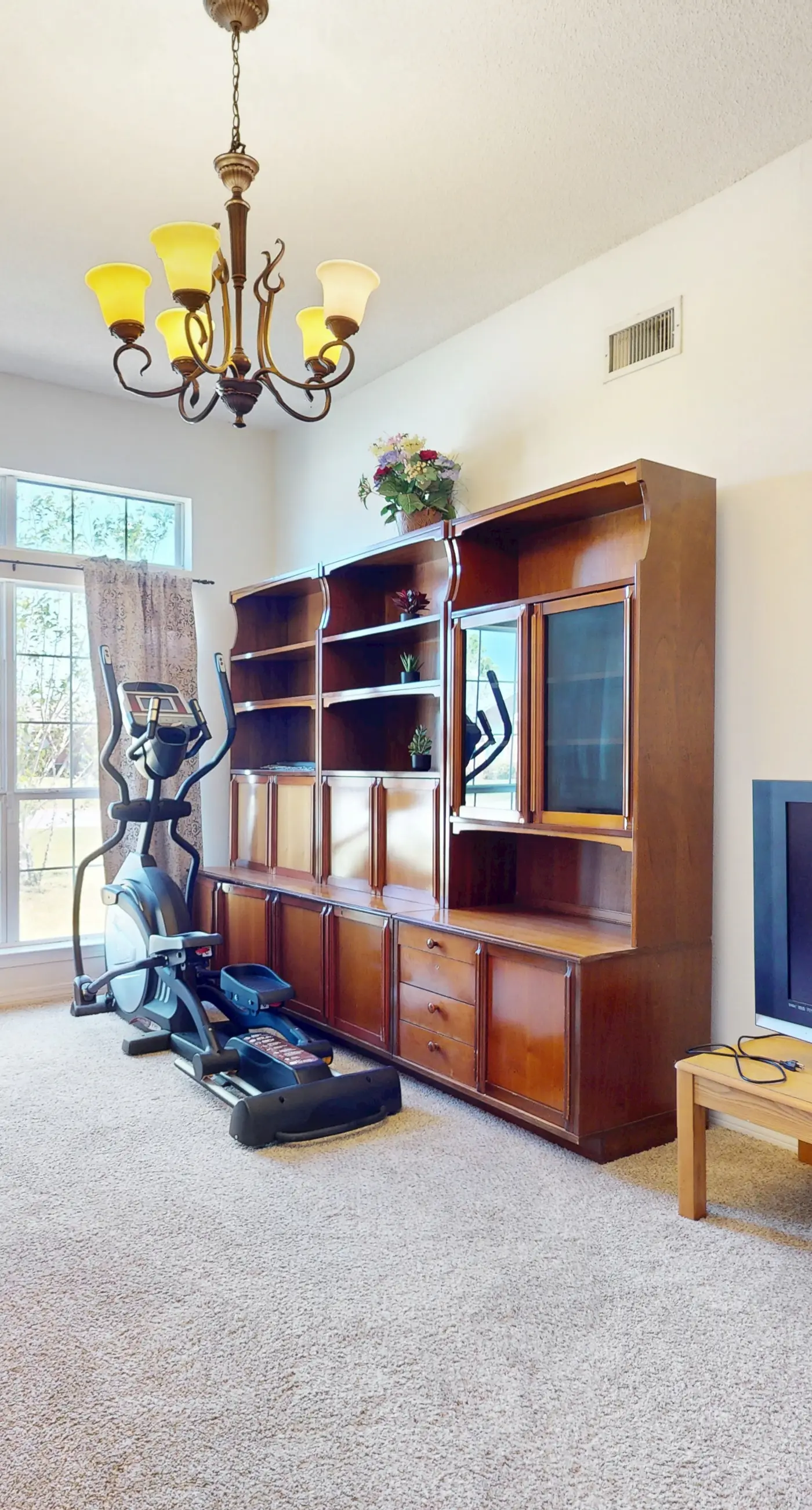 Gorgeous pet friendly coastal home with plenty of space and easy beach access