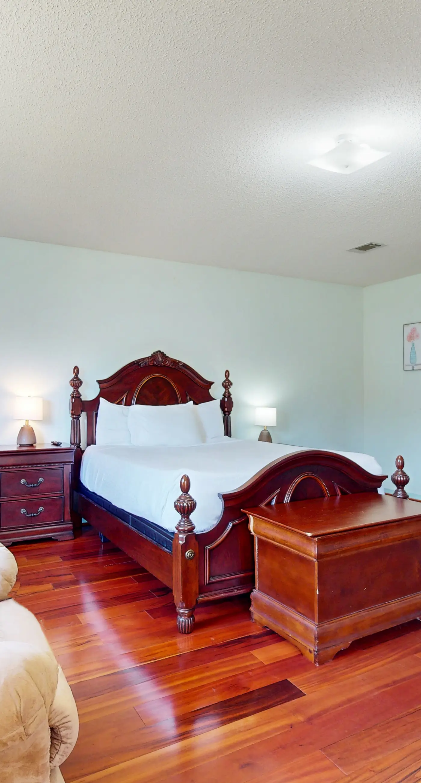 Gorgeous pet friendly coastal home with plenty of space and easy beach access