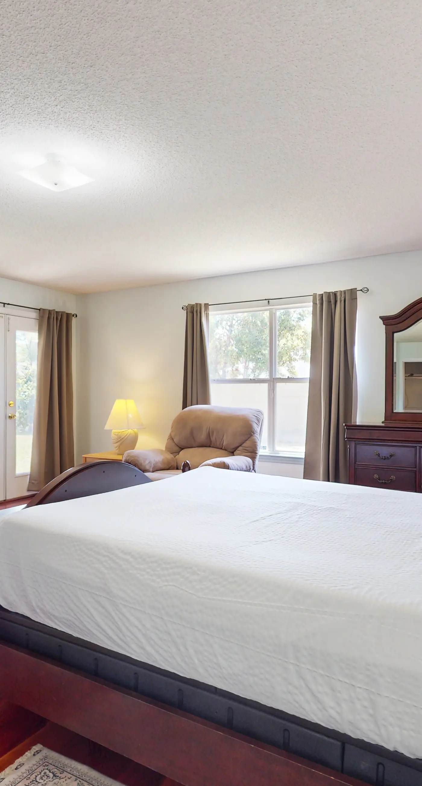 Gorgeous pet friendly coastal home with plenty of space and easy beach access