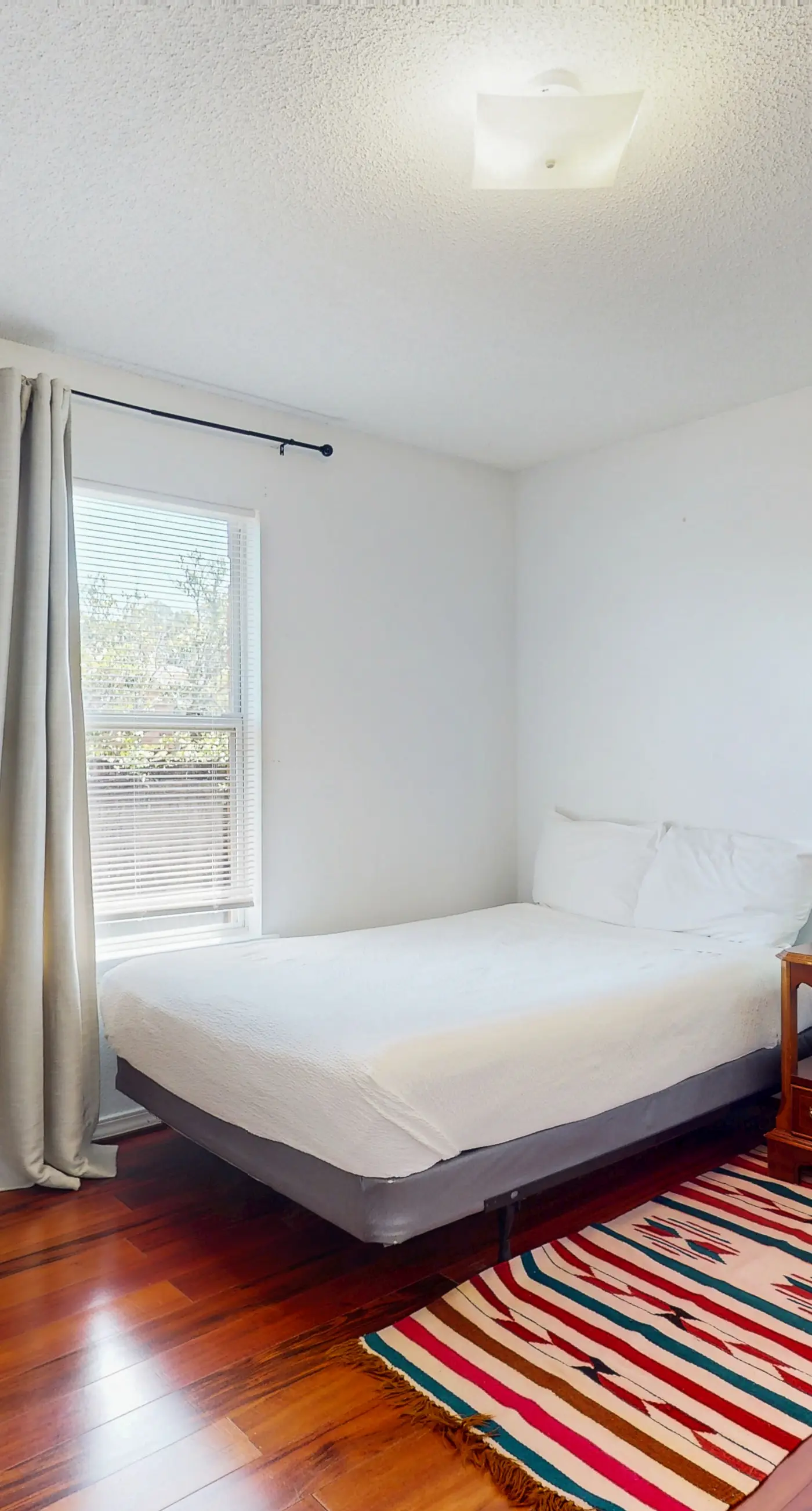Gorgeous pet friendly coastal home with plenty of space and easy beach access