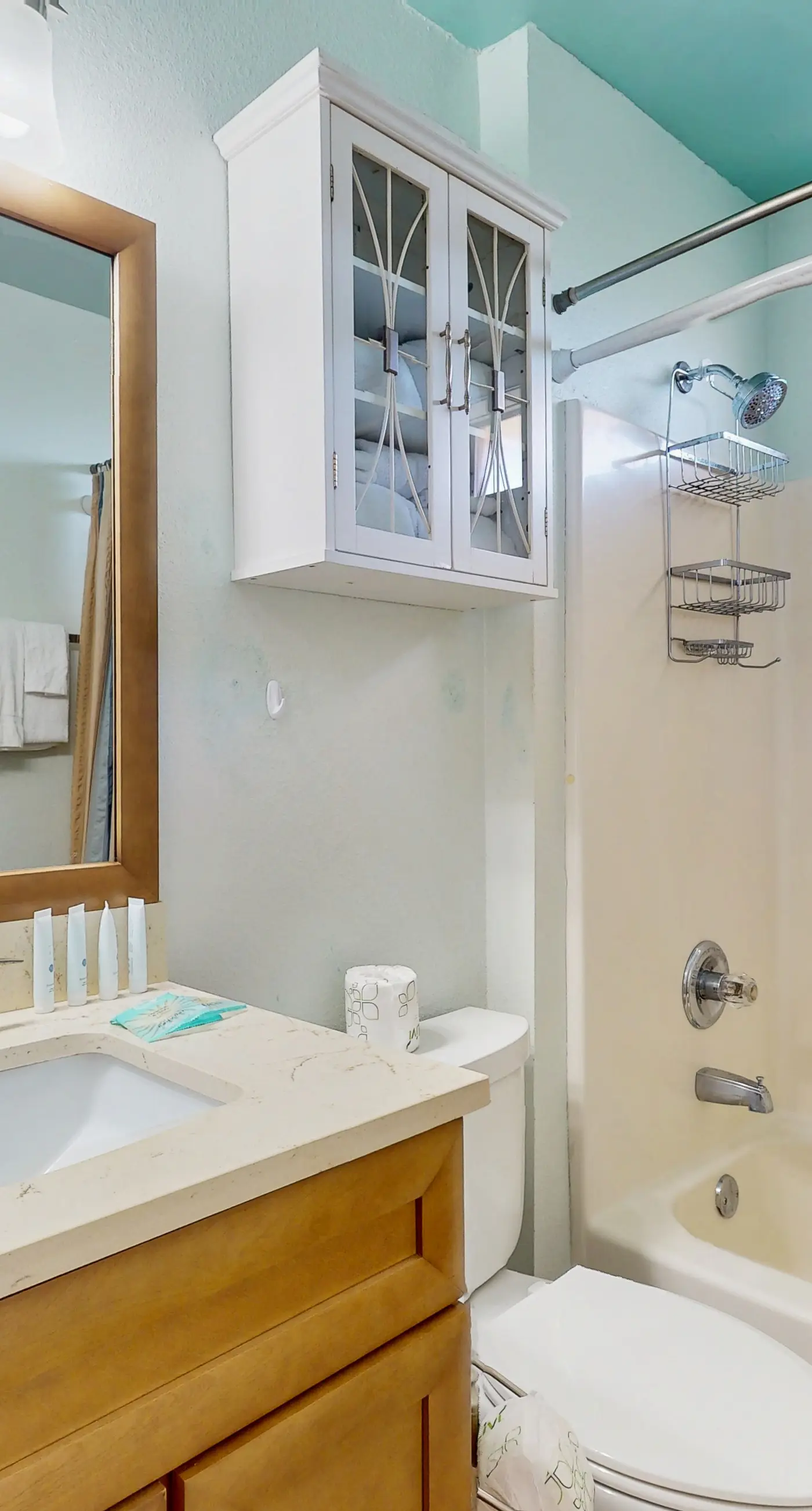 Gorgeous pet friendly coastal home with plenty of space and easy beach access