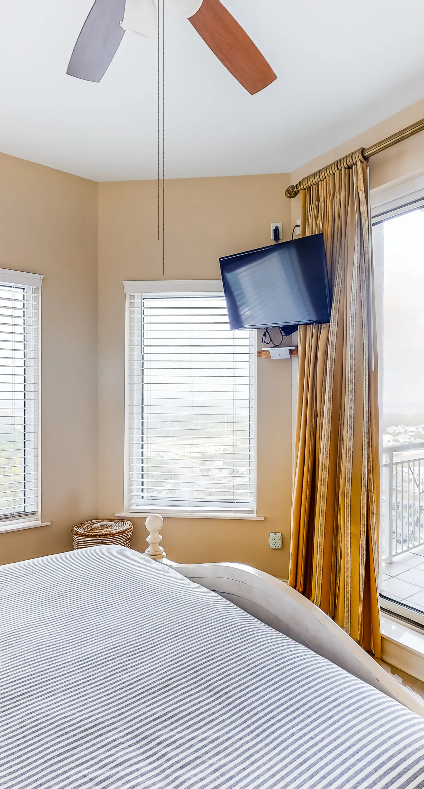 Updated oceanfront penthouse with sunset balcony views, pool, hot tub & gym