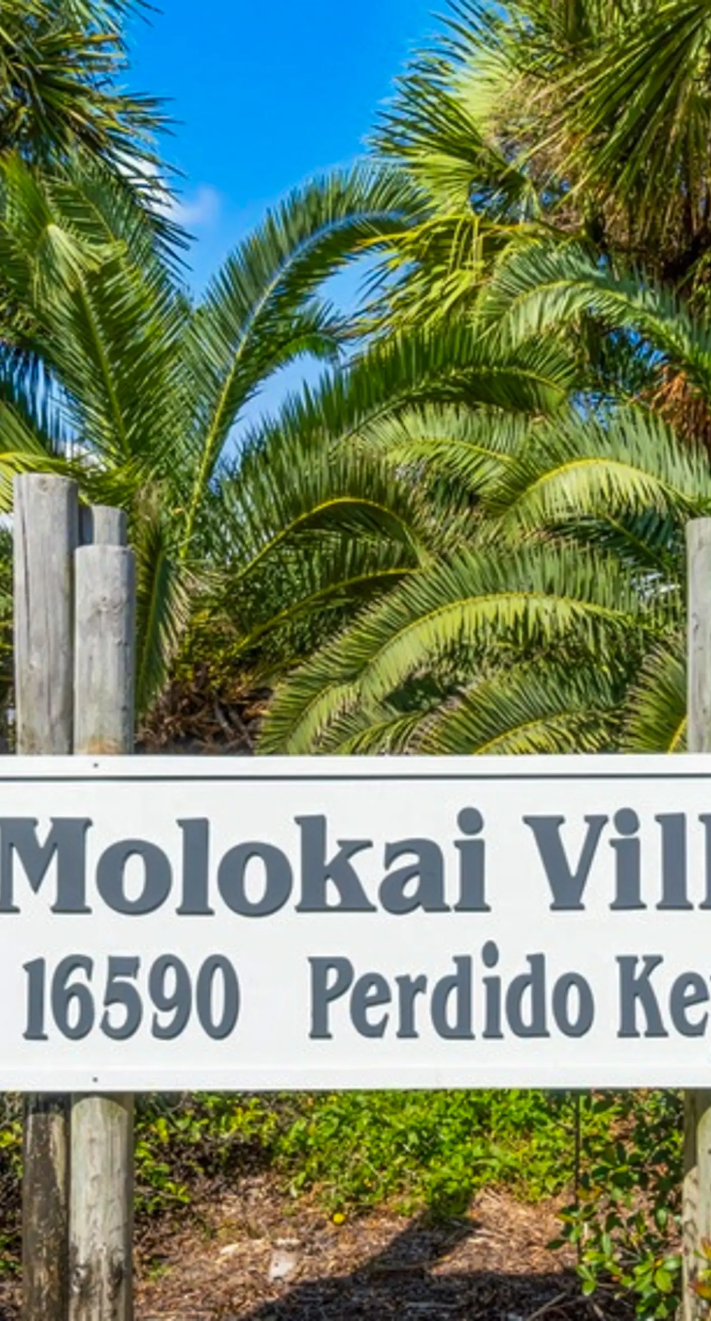 Gorgeous coastal townhome with private balcony/porch, W/D,  and shared pool