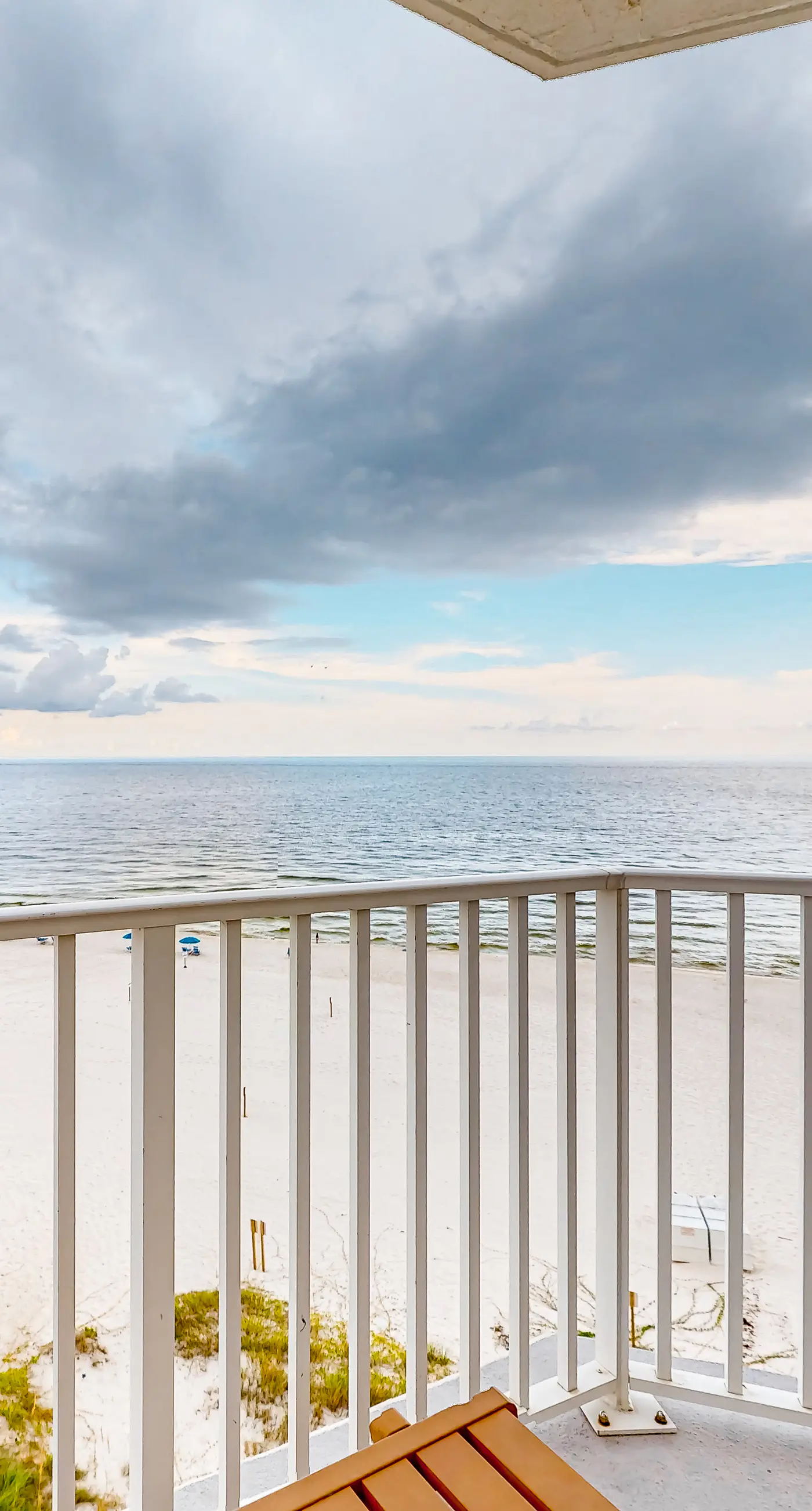Inviting Gulf-front condo In Perdido Key with waterfront pool/hot tub and oceanfront balcony