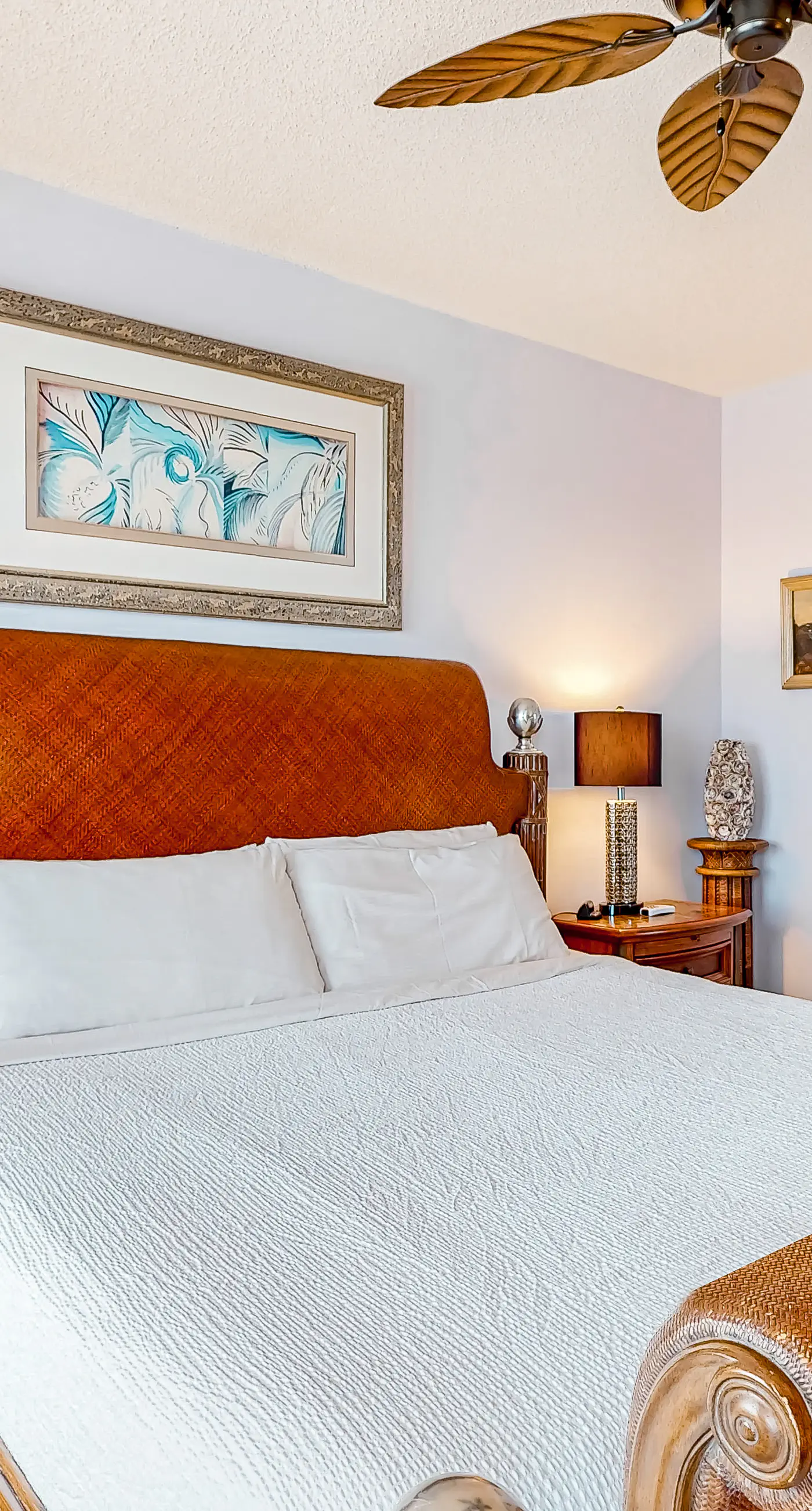 Inviting Gulf-front condo In Perdido Key with waterfront pool/hot tub and oceanfront balcony