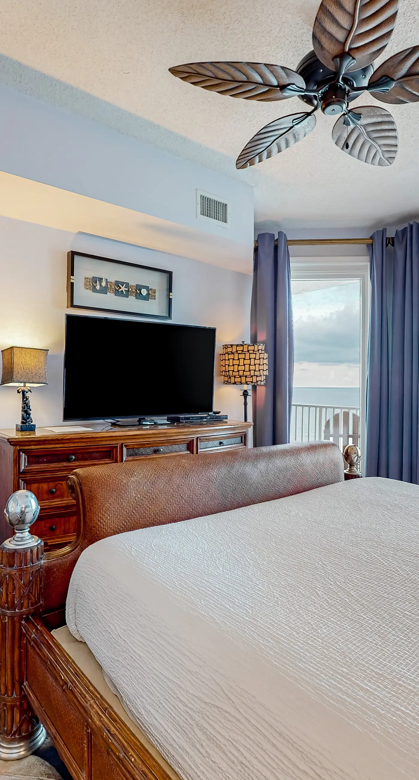 Inviting Gulf-front condo In Perdido Key with waterfront pool/hot tub and oceanfront balcony