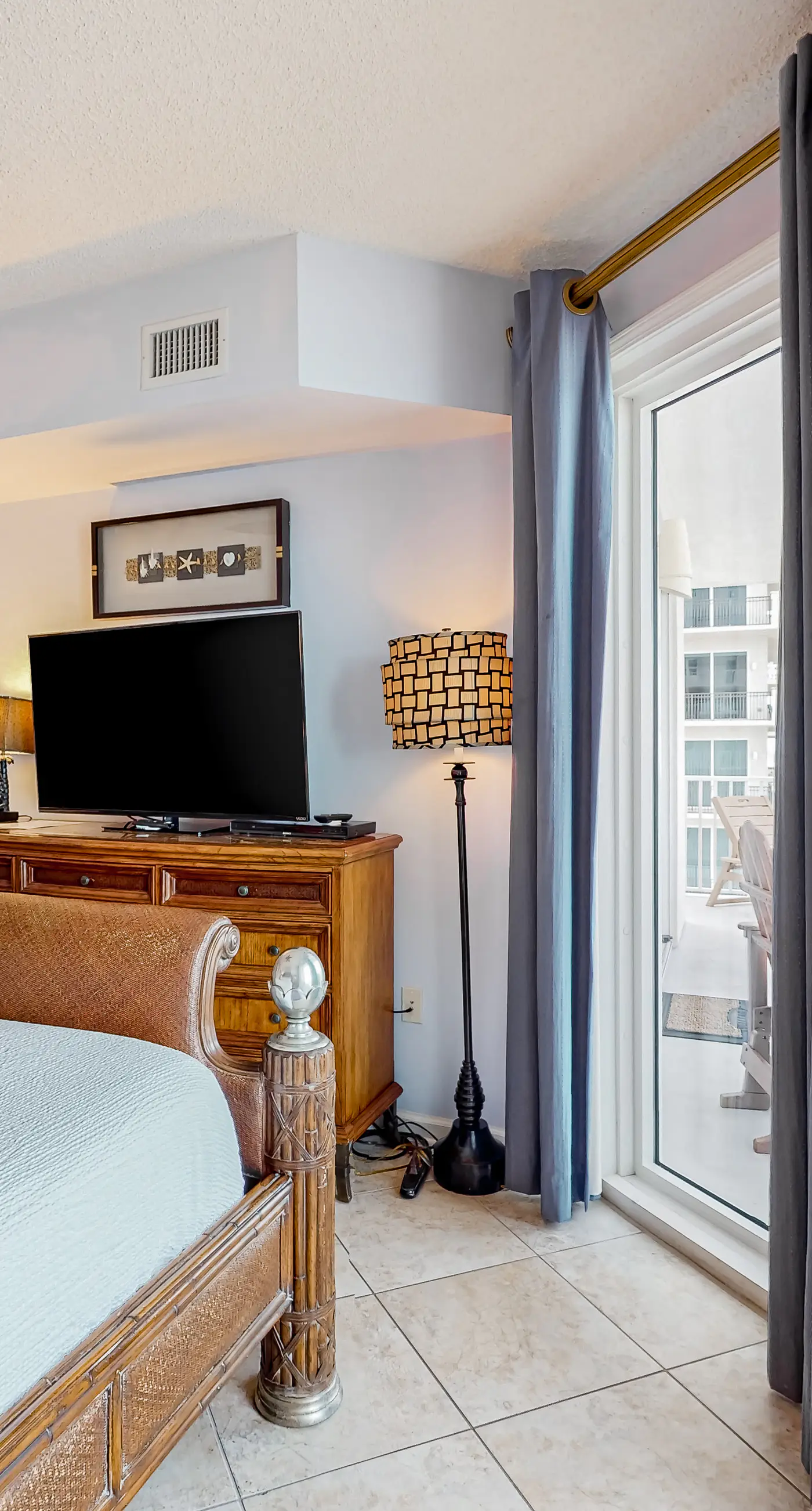 Inviting Gulf-front condo In Perdido Key with waterfront pool/hot tub and oceanfront balcony