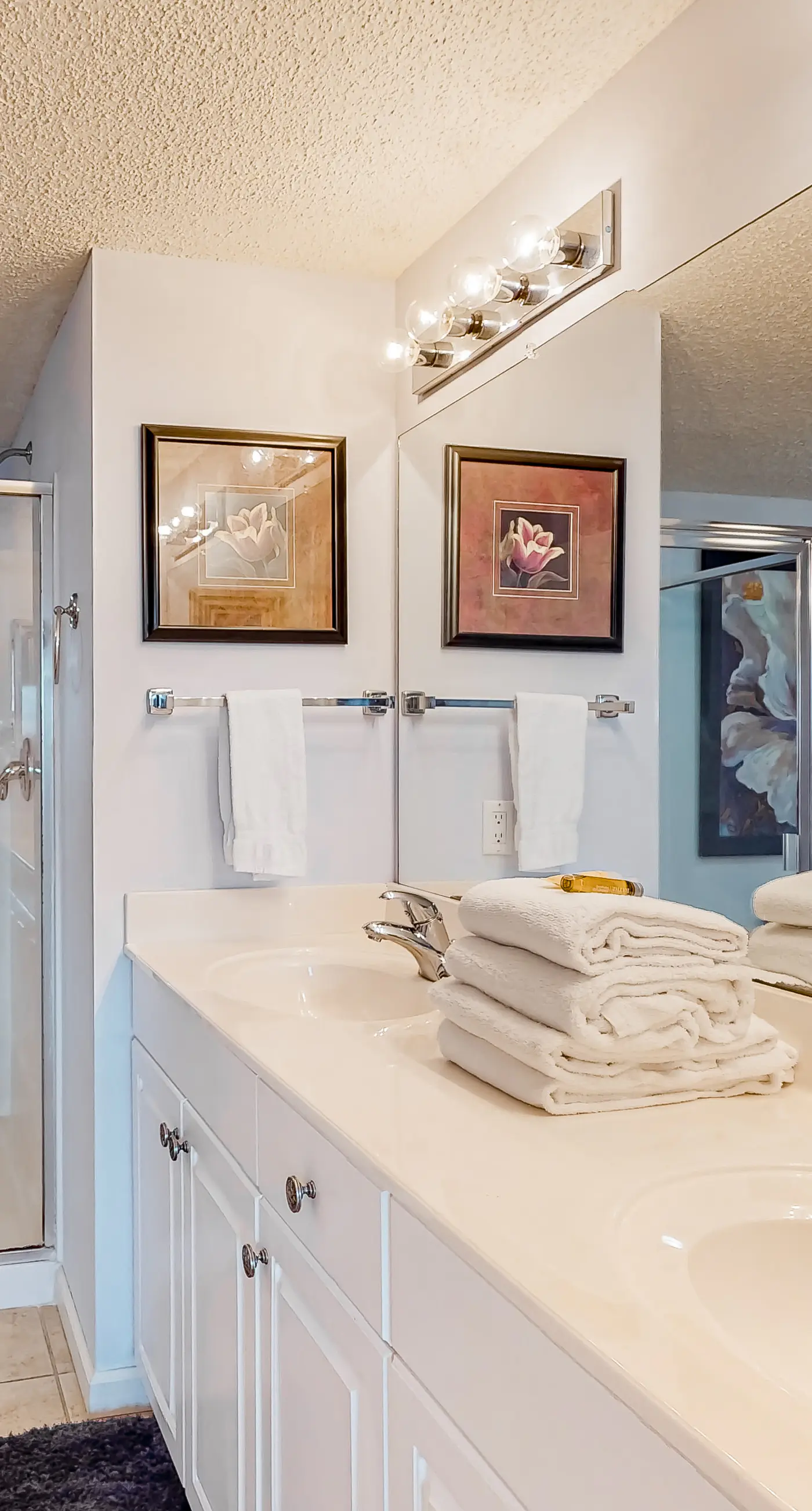 Inviting Gulf-front condo In Perdido Key with waterfront pool/hot tub and oceanfront balcony