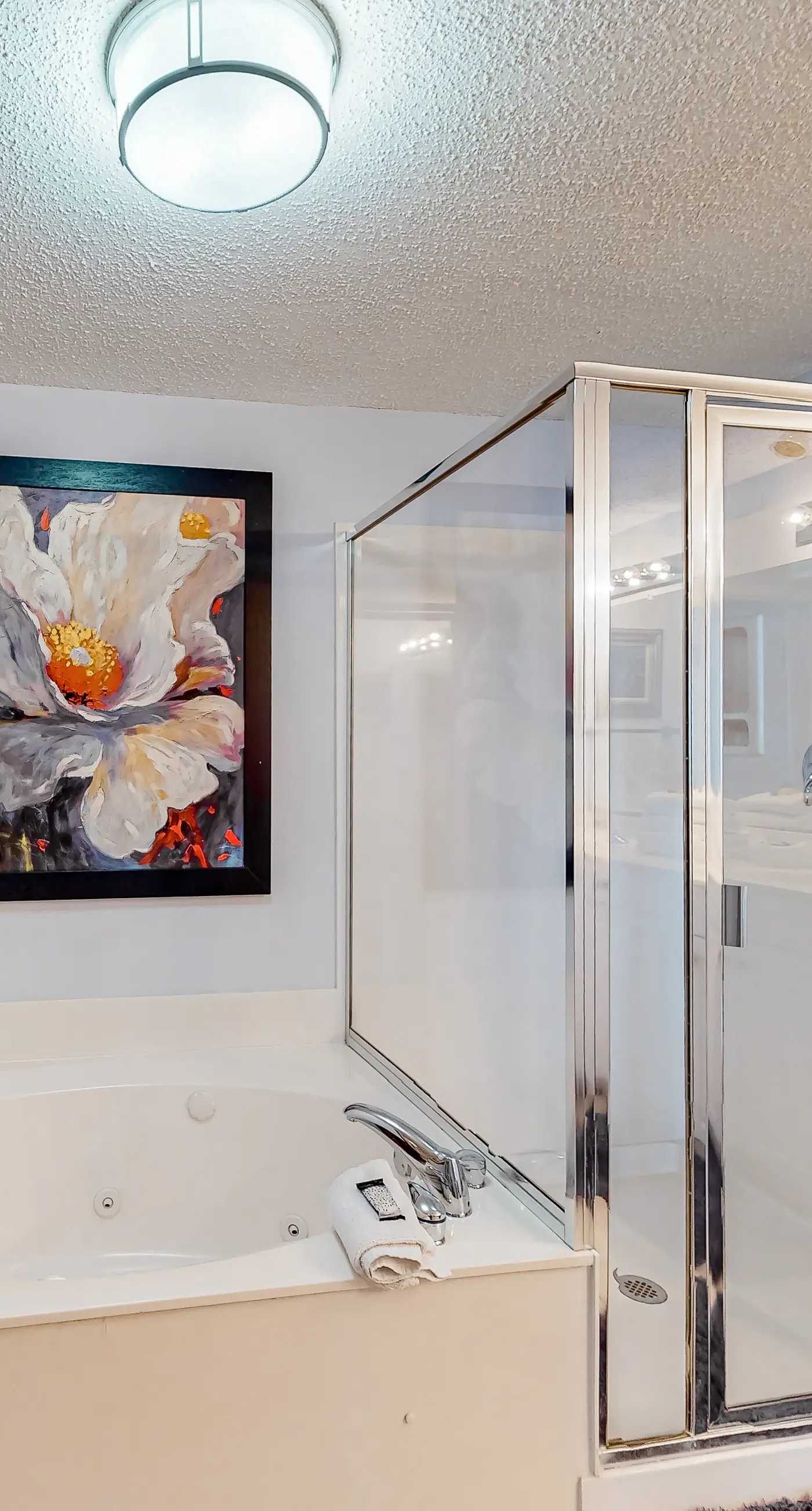 Inviting Gulf-front condo In Perdido Key with waterfront pool/hot tub and oceanfront balcony