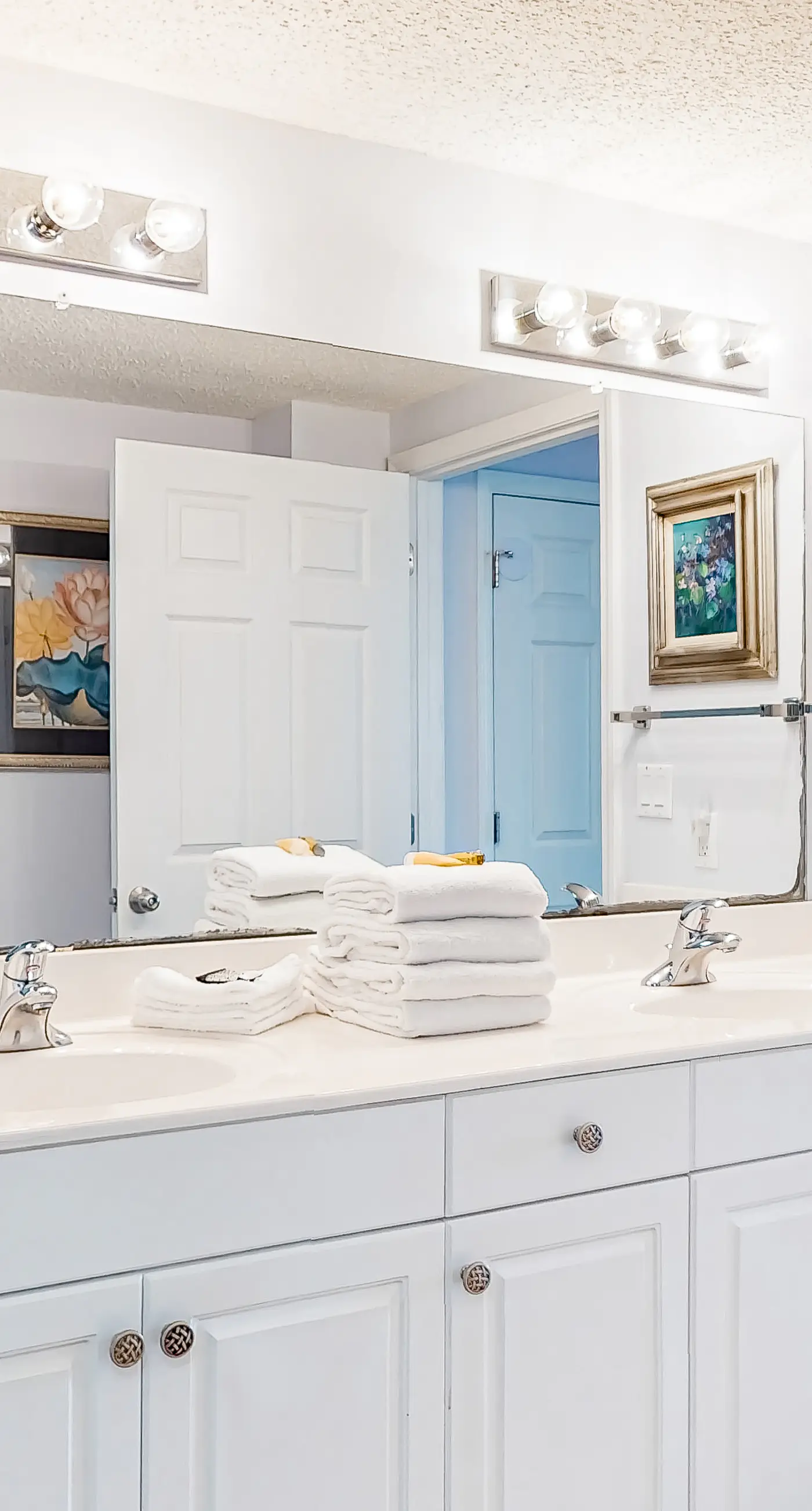 Inviting Gulf-front condo In Perdido Key with waterfront pool/hot tub and oceanfront balcony