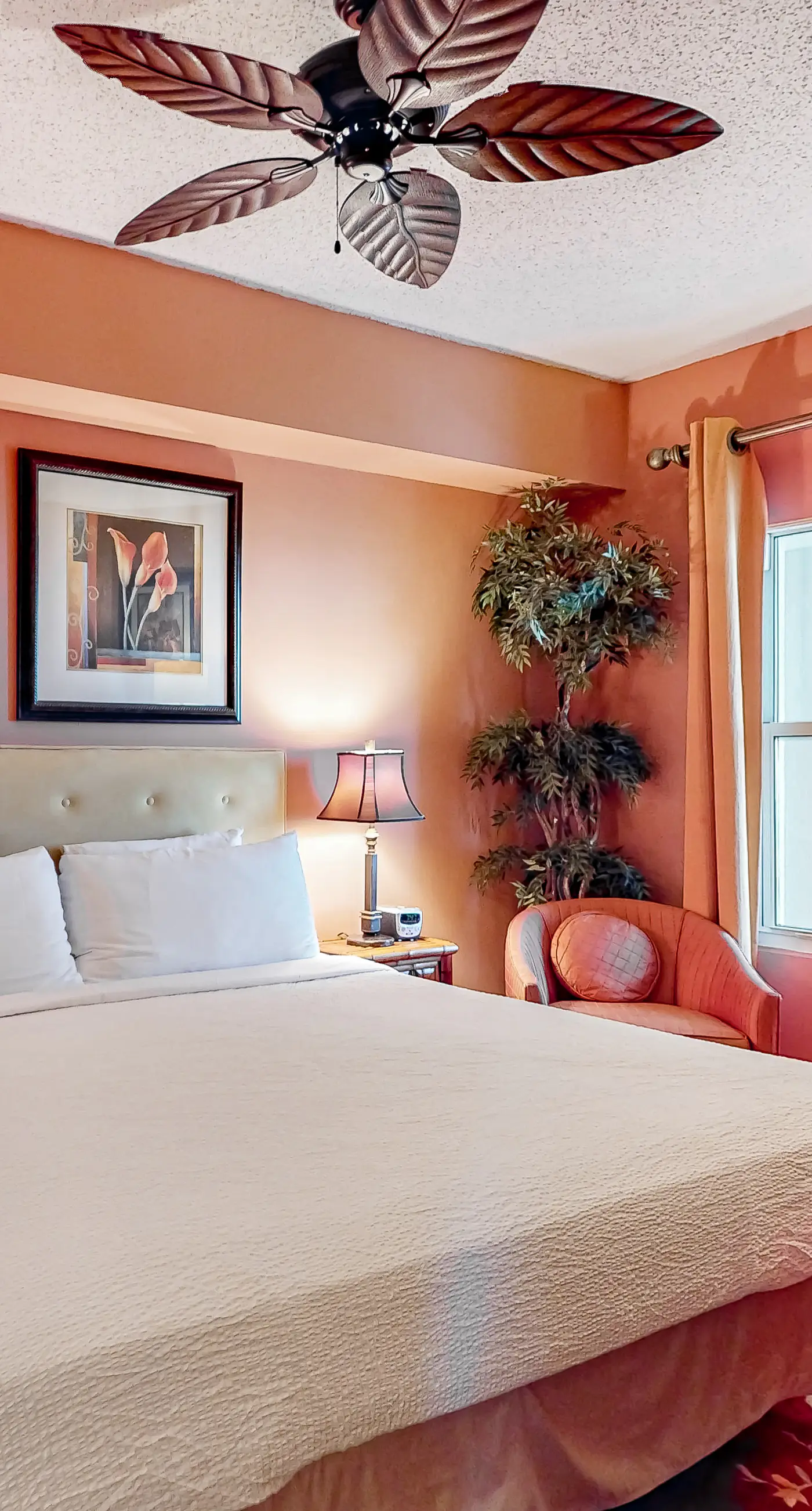 Inviting Gulf-front condo In Perdido Key with waterfront pool/hot tub and oceanfront balcony