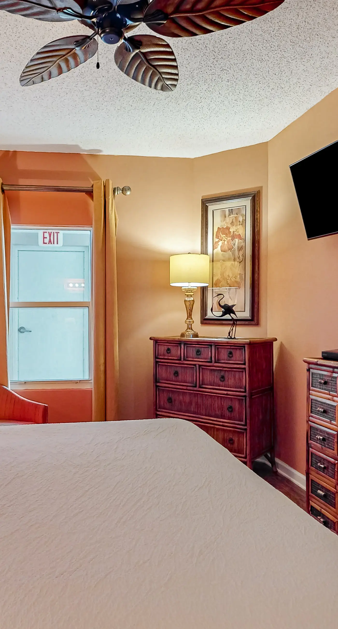 Inviting Gulf-front condo In Perdido Key with waterfront pool/hot tub and oceanfront balcony