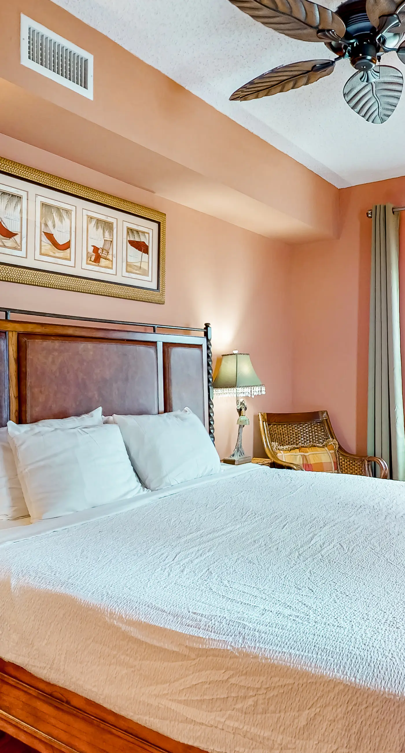 Inviting Gulf-front condo In Perdido Key with waterfront pool/hot tub and oceanfront balcony