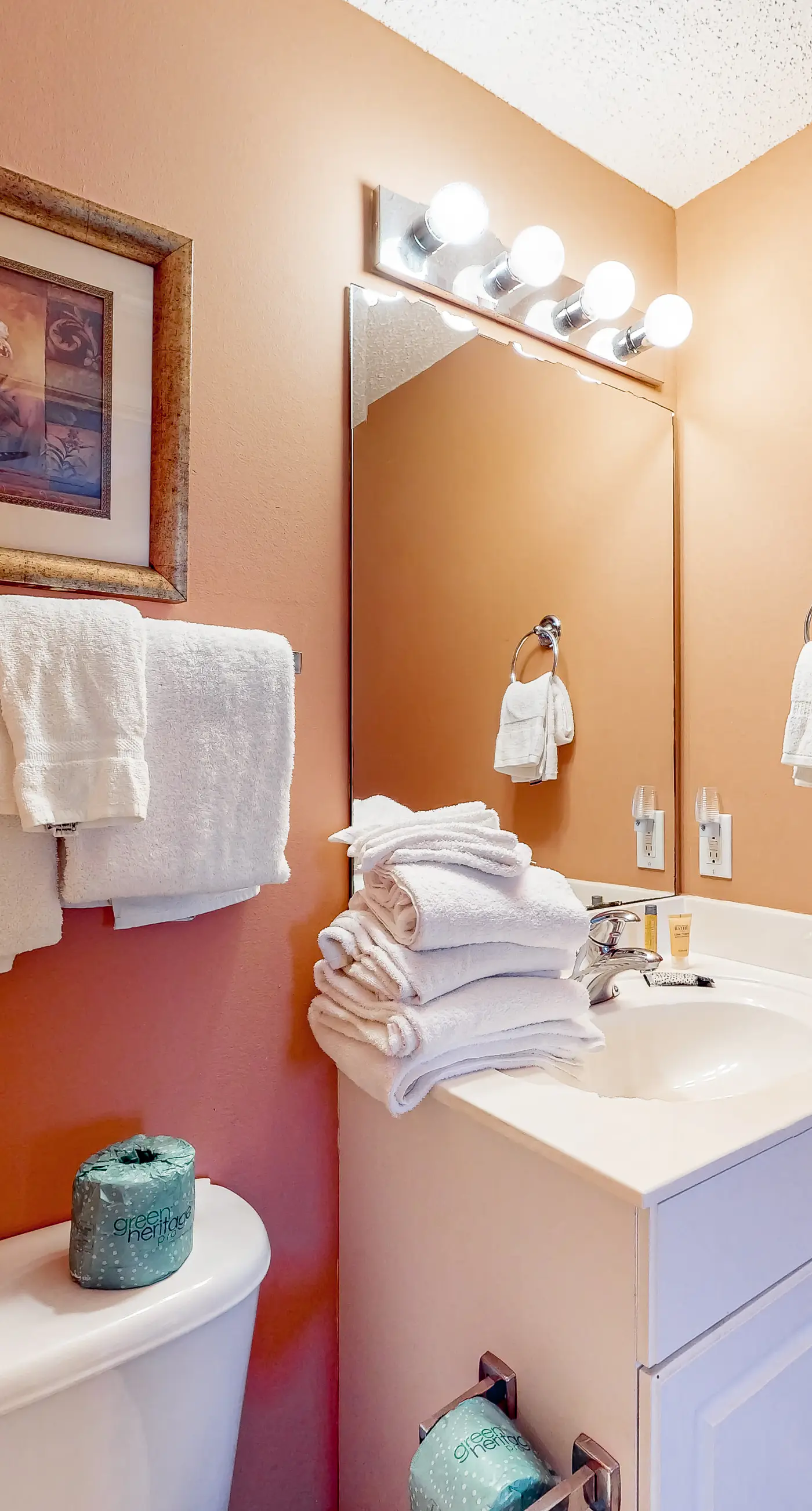 Inviting Gulf-front condo In Perdido Key with waterfront pool/hot tub and oceanfront balcony