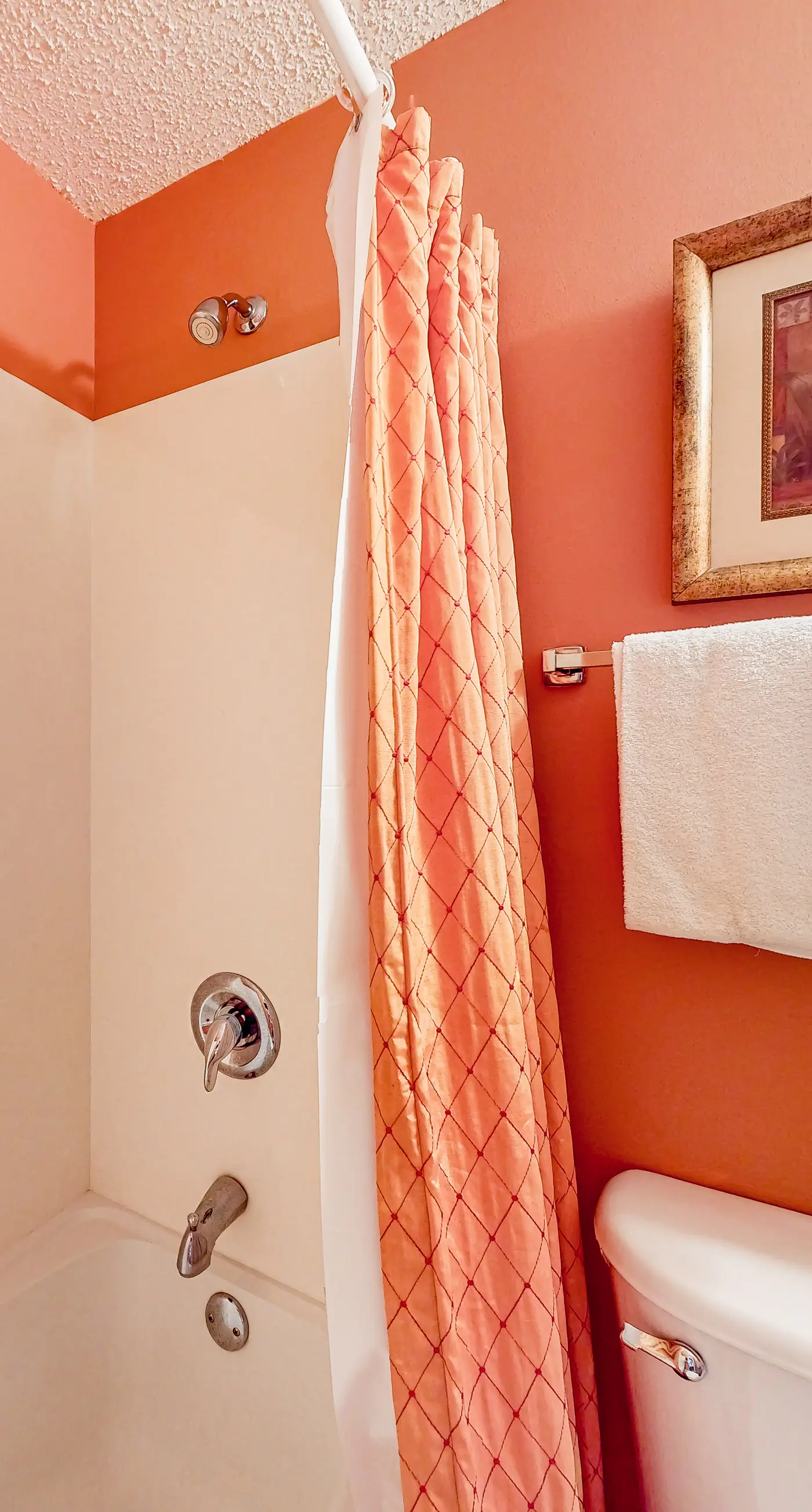 Inviting Gulf-front condo In Perdido Key with waterfront pool/hot tub and oceanfront balcony