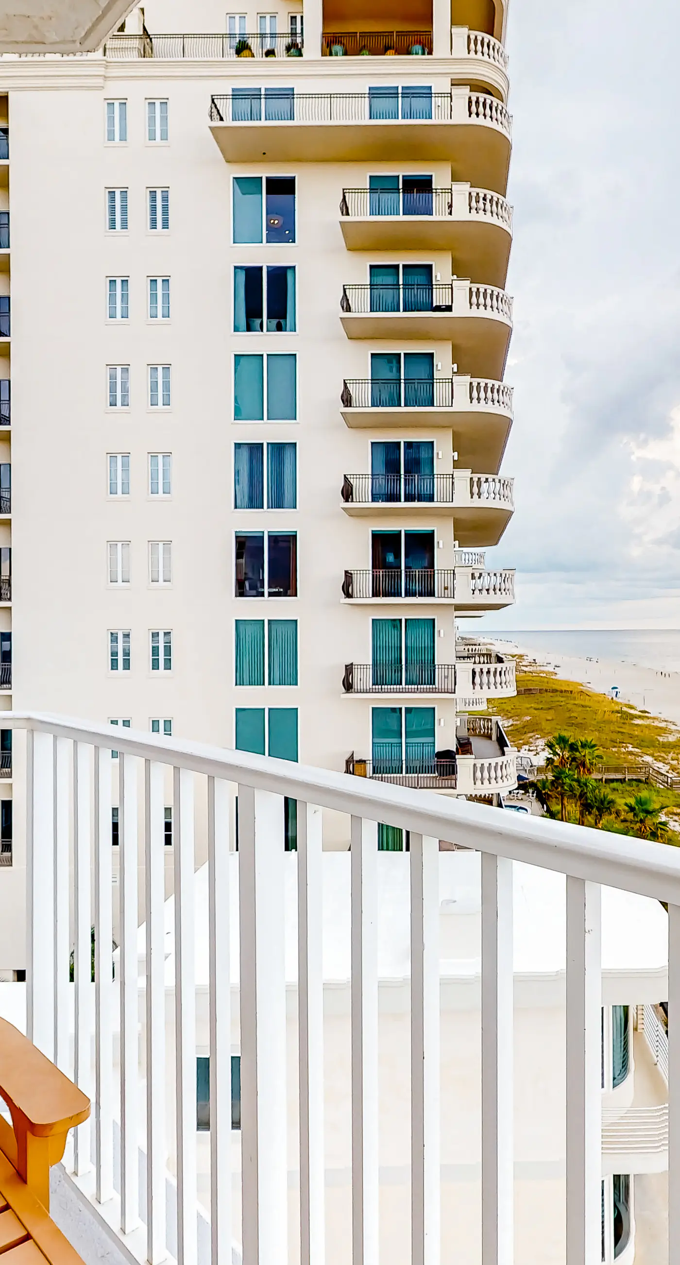 Inviting Gulf-front condo In Perdido Key with waterfront pool/hot tub and oceanfront balcony