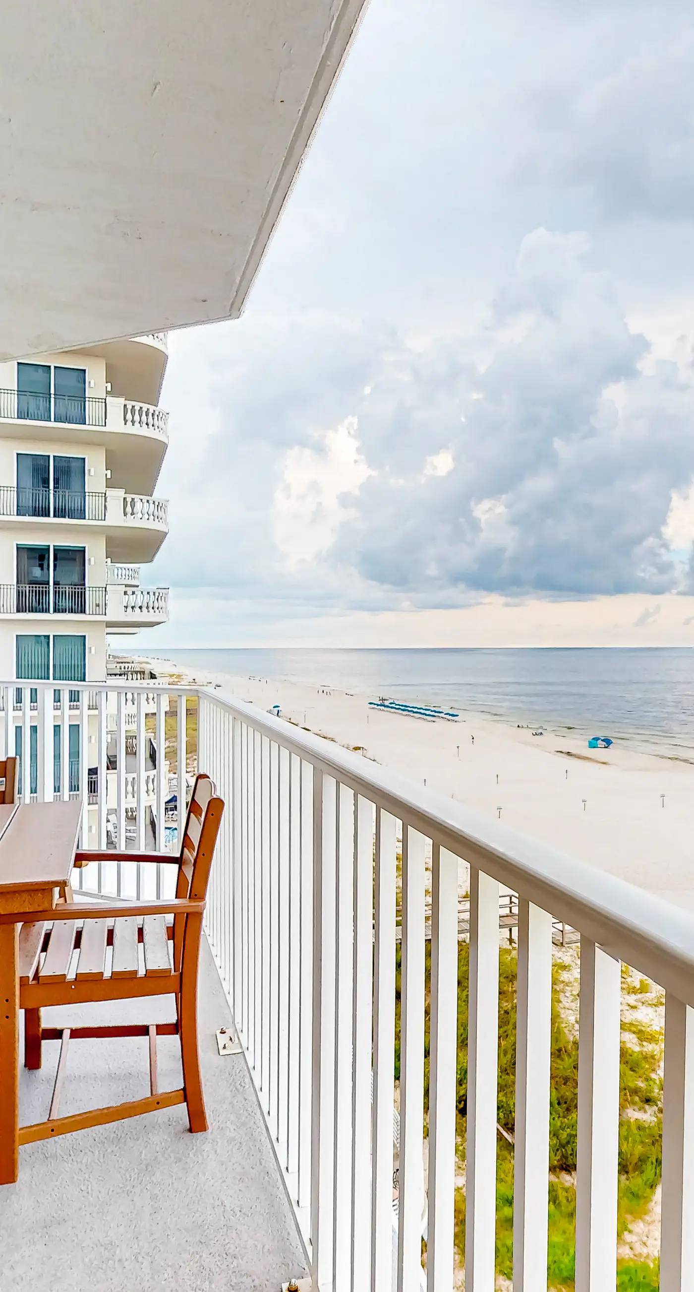 Inviting Gulf-front condo In Perdido Key with waterfront pool/hot tub and oceanfront balcony