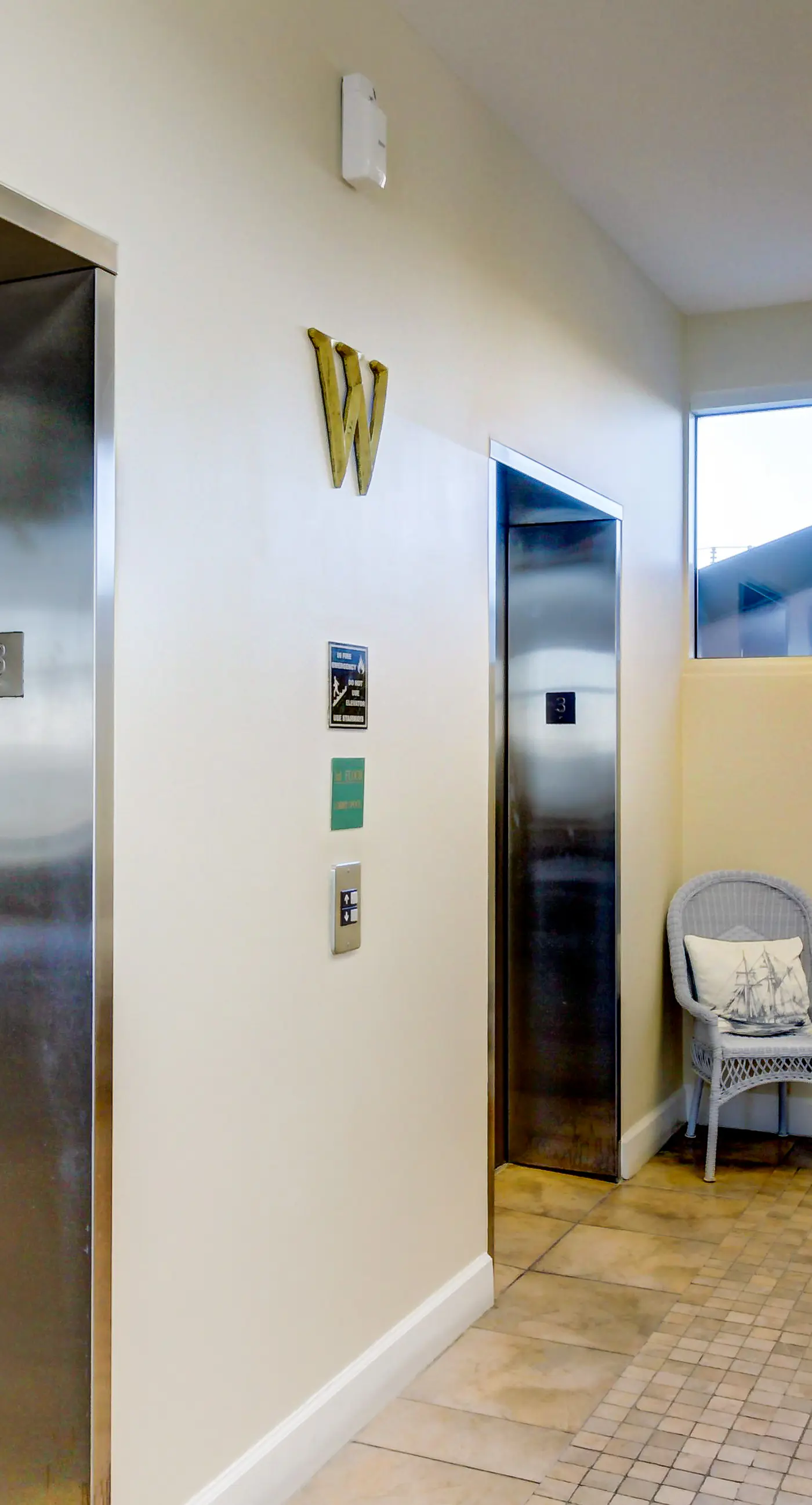 Inviting Gulf-front condo In Perdido Key with waterfront pool/hot tub and oceanfront balcony