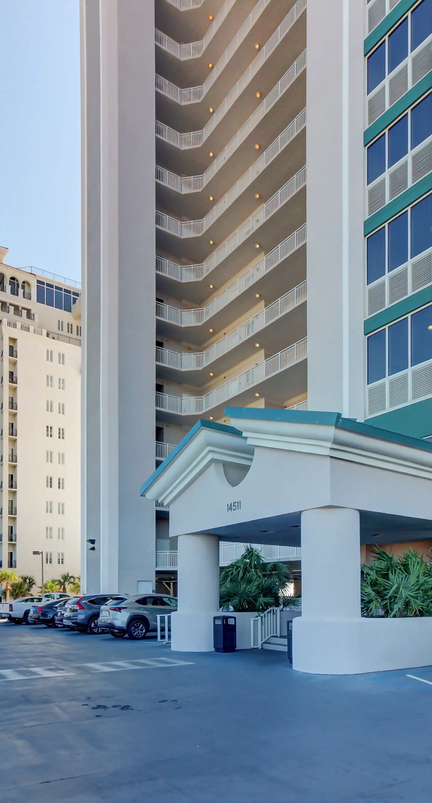 Inviting Gulf-front condo In Perdido Key with waterfront pool/hot tub and oceanfront balcony