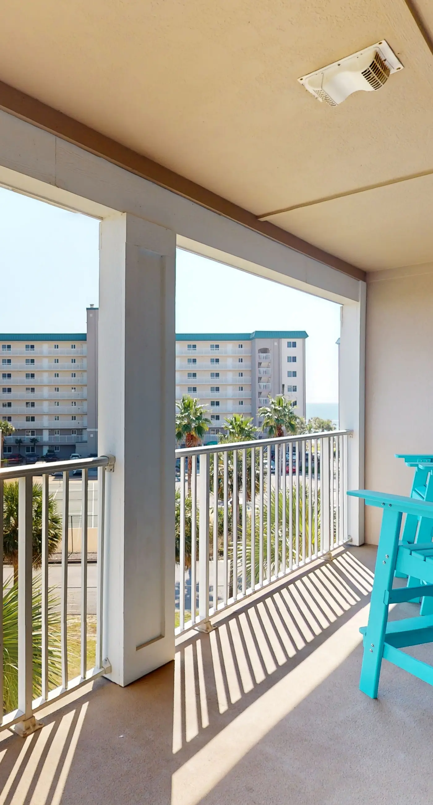Airy coastal condo steps to the Gulf & quick drive to entertainment
