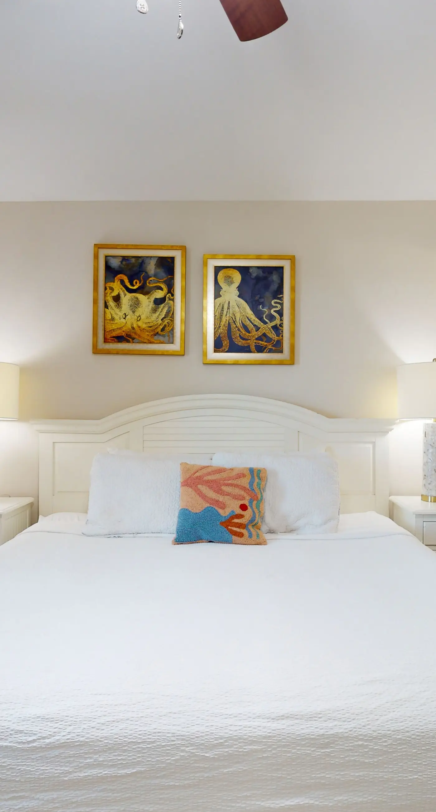 Airy coastal condo steps to the Gulf & quick drive to entertainment