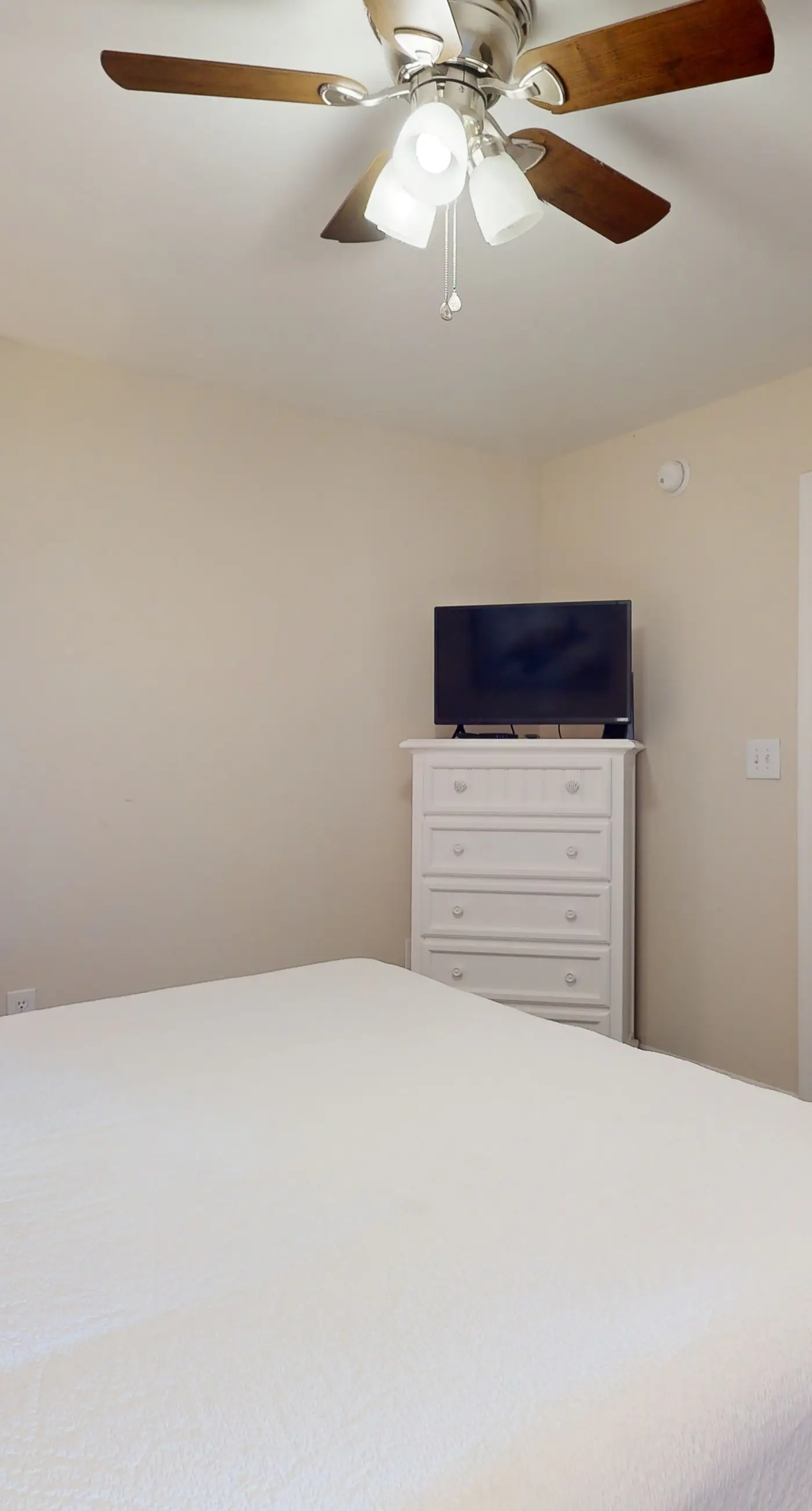 Airy coastal condo steps to the Gulf & quick drive to entertainment